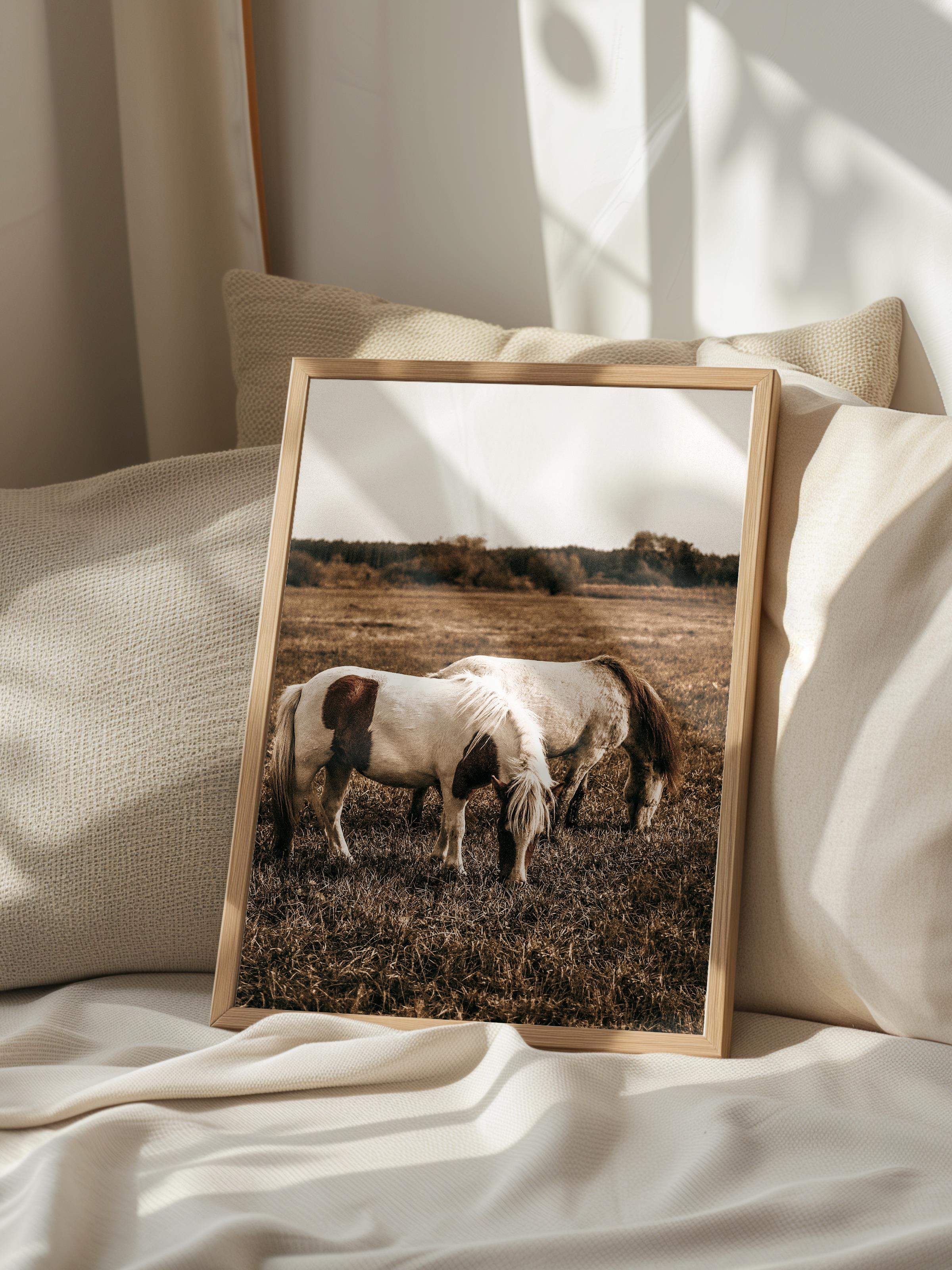 Rustic Çerçevesiz Poster, İskandinav Kahverengi Poster, NO:139 Otlayan Atlar Fotoğraf, Dikey