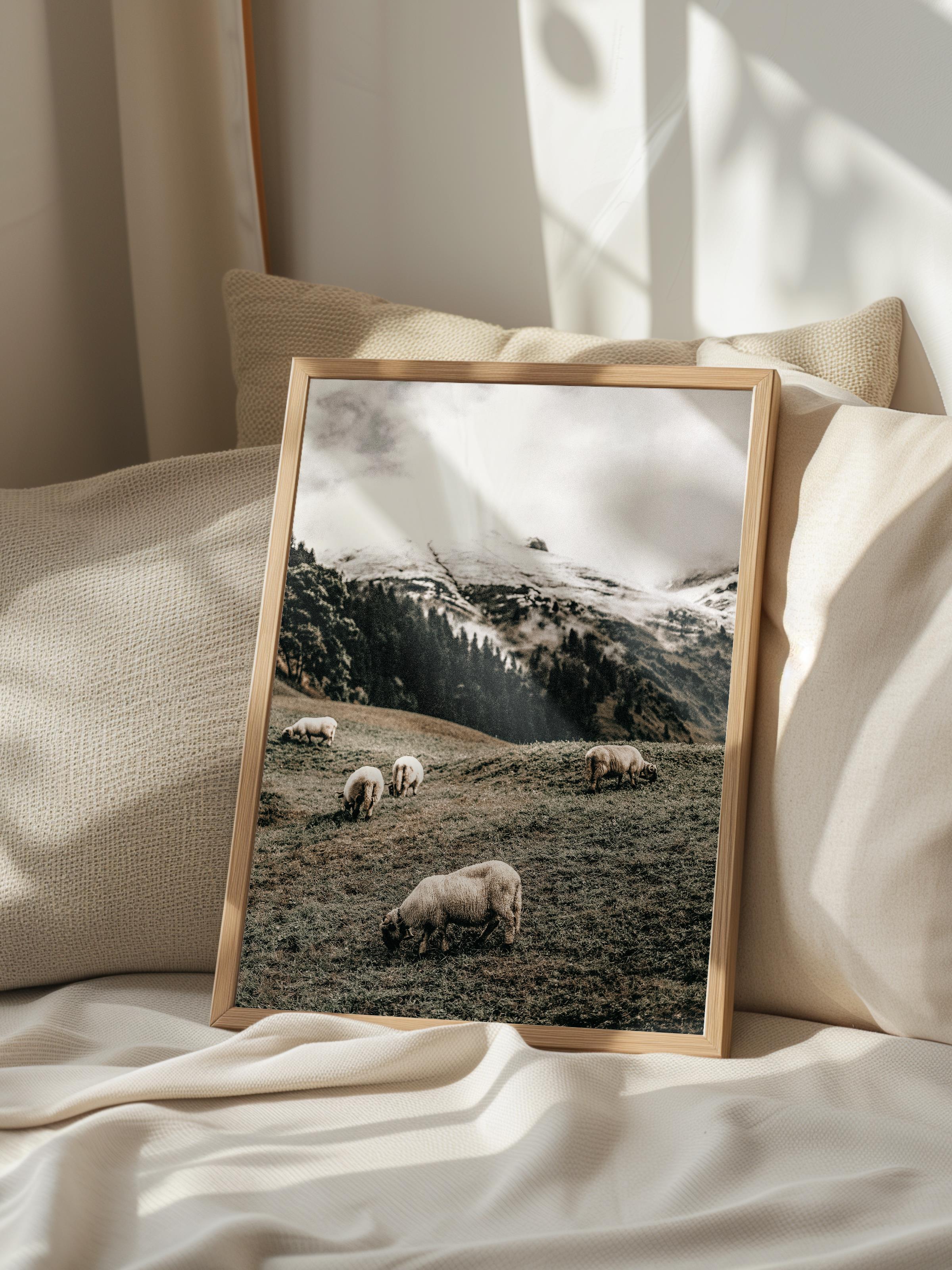 Rustic Çerçevesiz Poster, İskandinav Kahverengi Poster, NO:168 Koyunlar ve Dağ Fotoğraf, Dikey