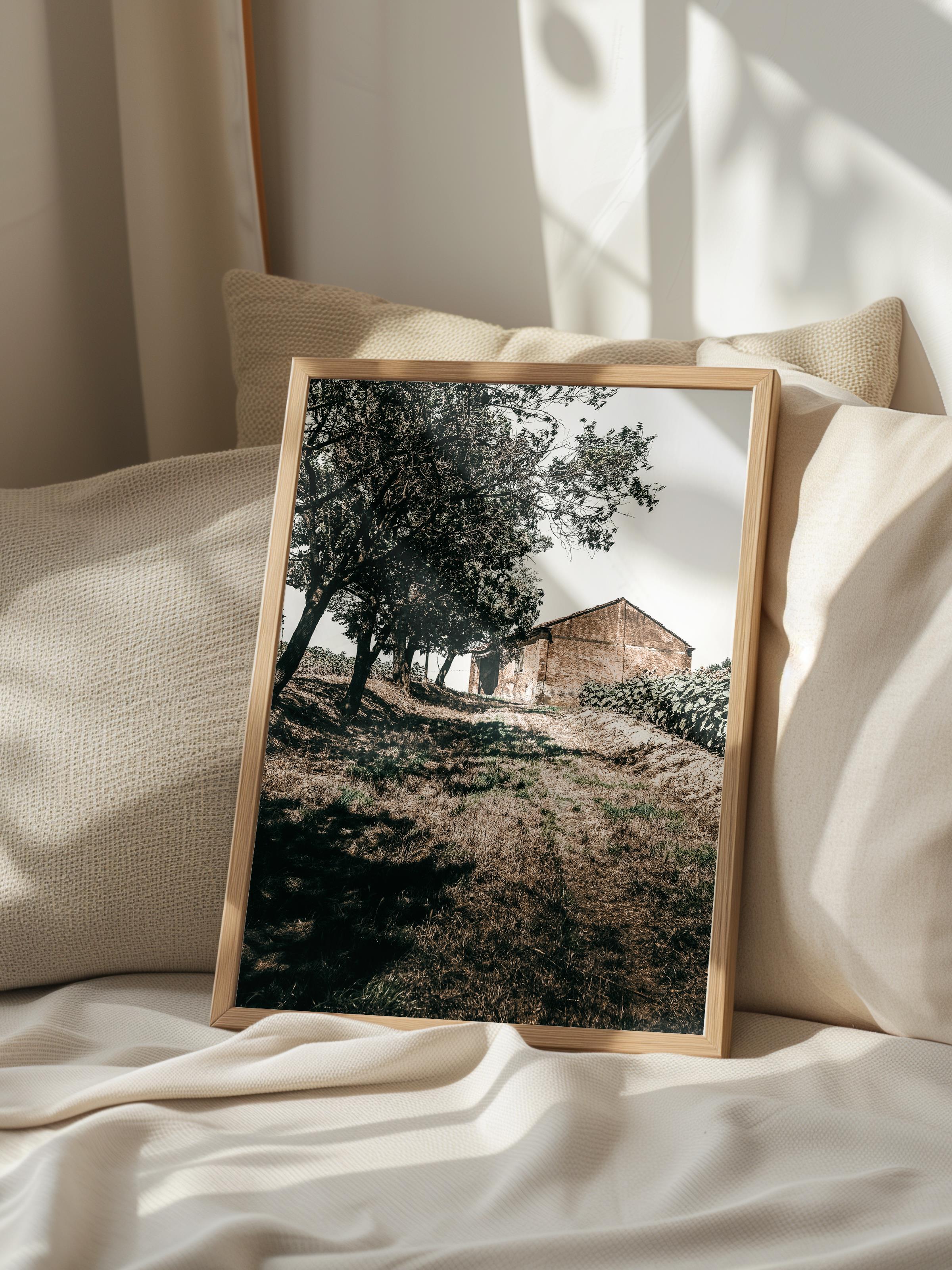Rustic Çerçevesiz Poster, İskandinav Kahverengi Poster, NO:182 Ağaç Altında Ev Fotoğraf, Dikey
