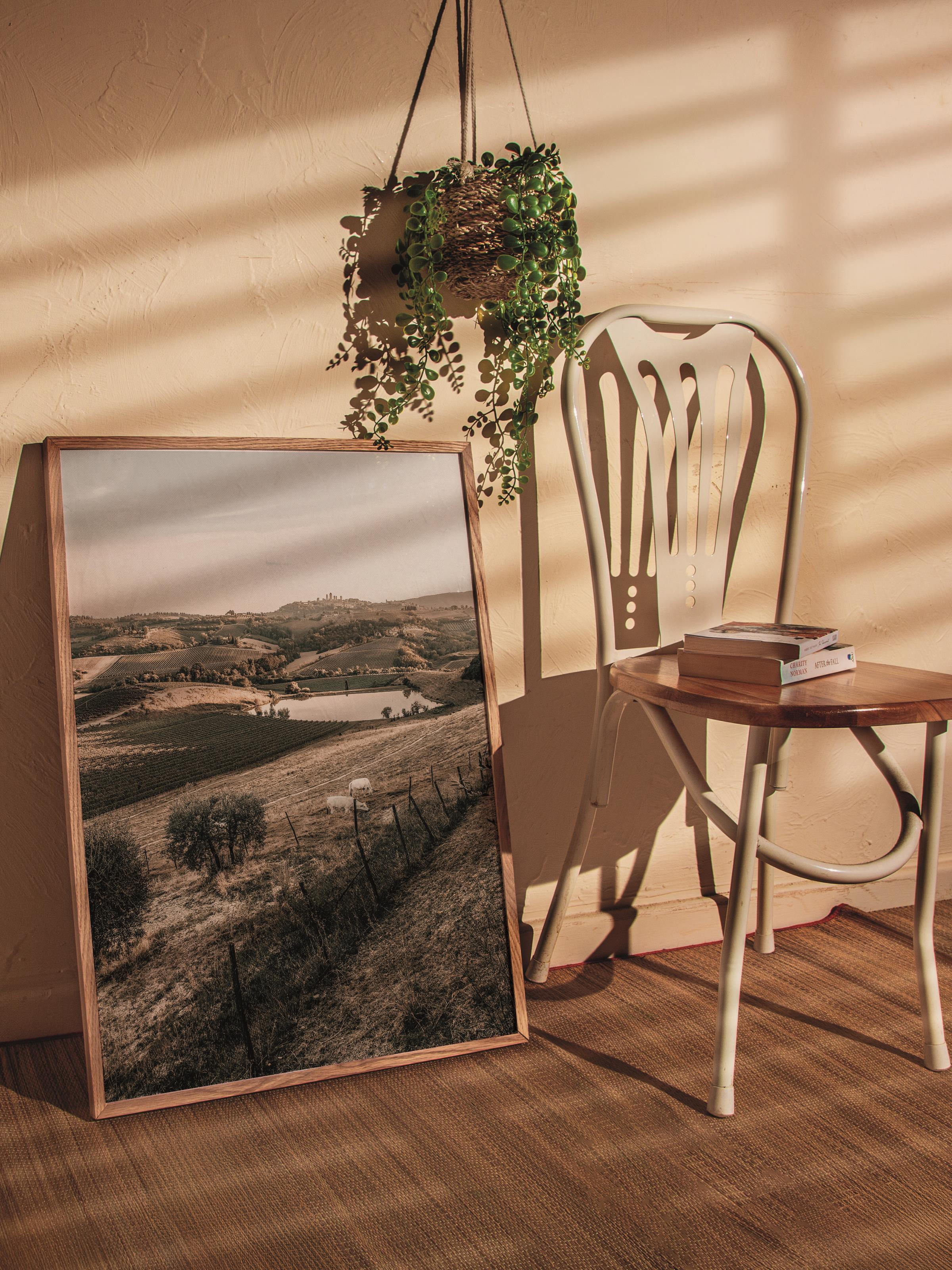 Rustic Çerçevesiz Poster, İskandinav Kahverengi Poster, NO:216 Tarlada Ev ve Dağ Manzarası Fotoğraf
