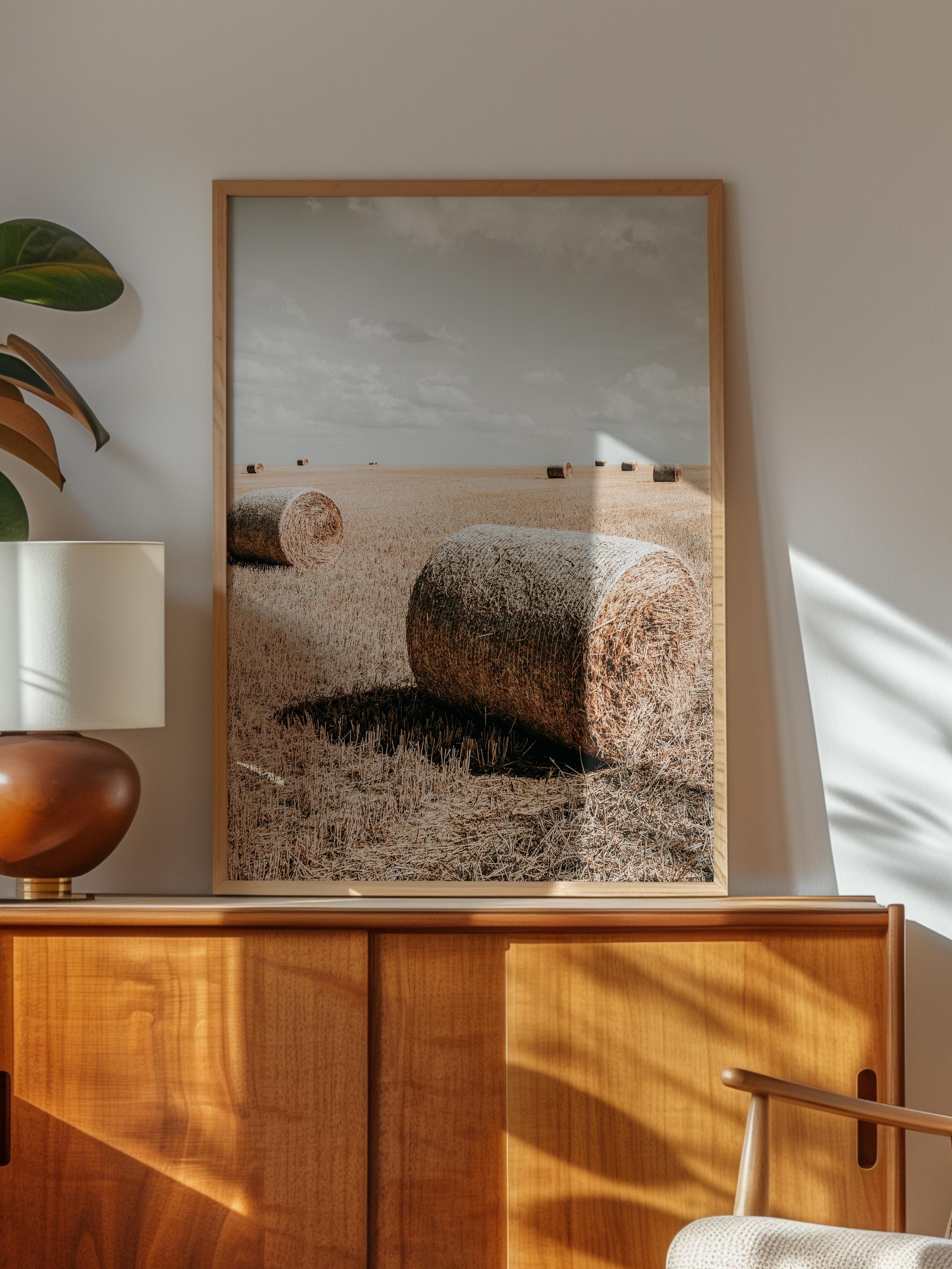 Rustic Çerçevesiz Poster, İskandinav Kahverengi Poster, NO:230 Tarlada Saman Balyası Fotoğraf, Dikey