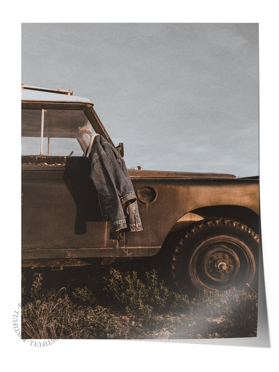 Terkedilmiş Arazi Aracı ve Kot Ceket Rustic Çerçevesiz Poster