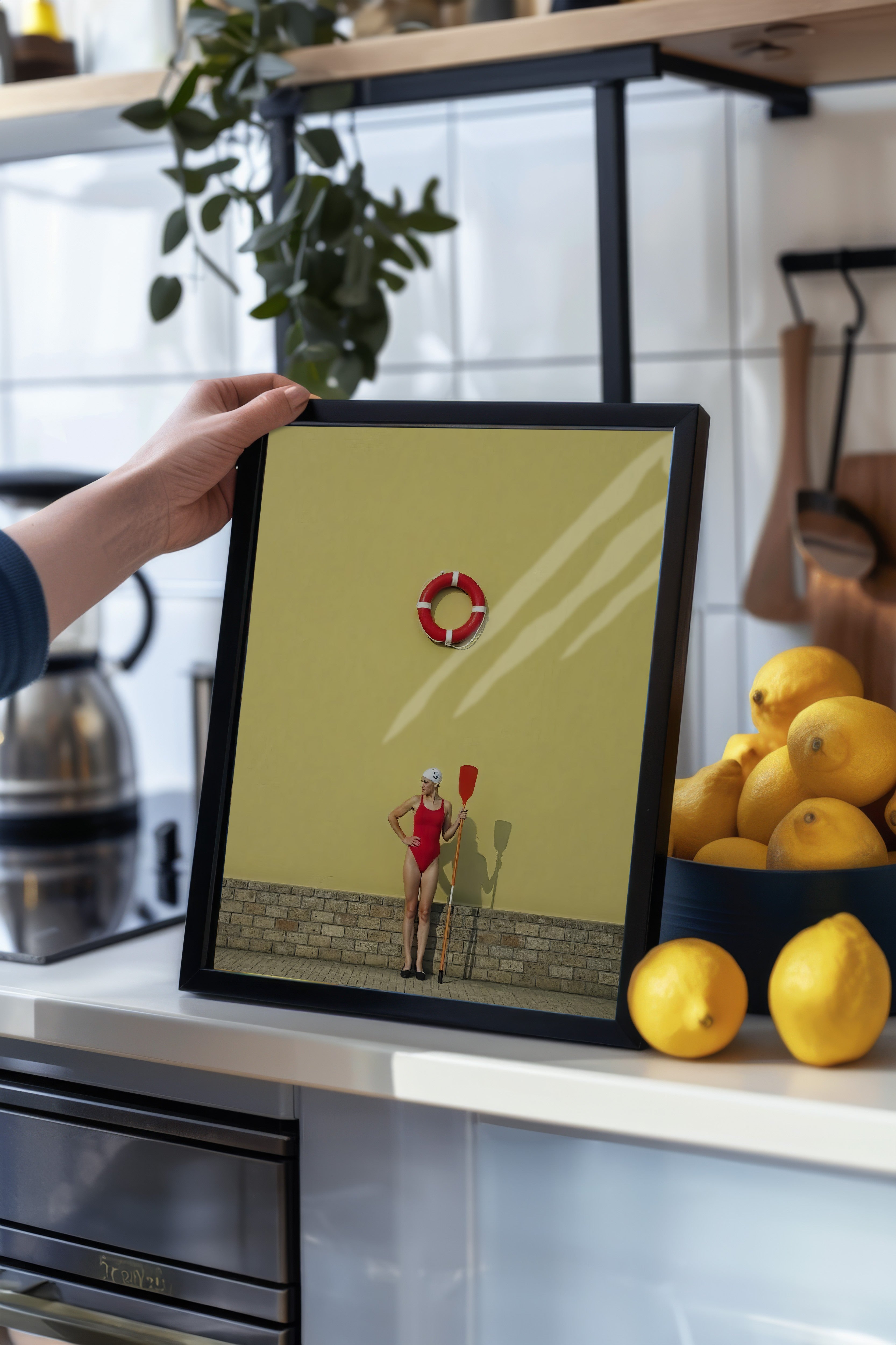 Siyah Çerçeveli Poster Tablo, Kırmızı Mayo Giyen Kadın, Fotoğraf, Kırmızı Renk Poster, 2025 Yaz Seçkisi, NO:109490
