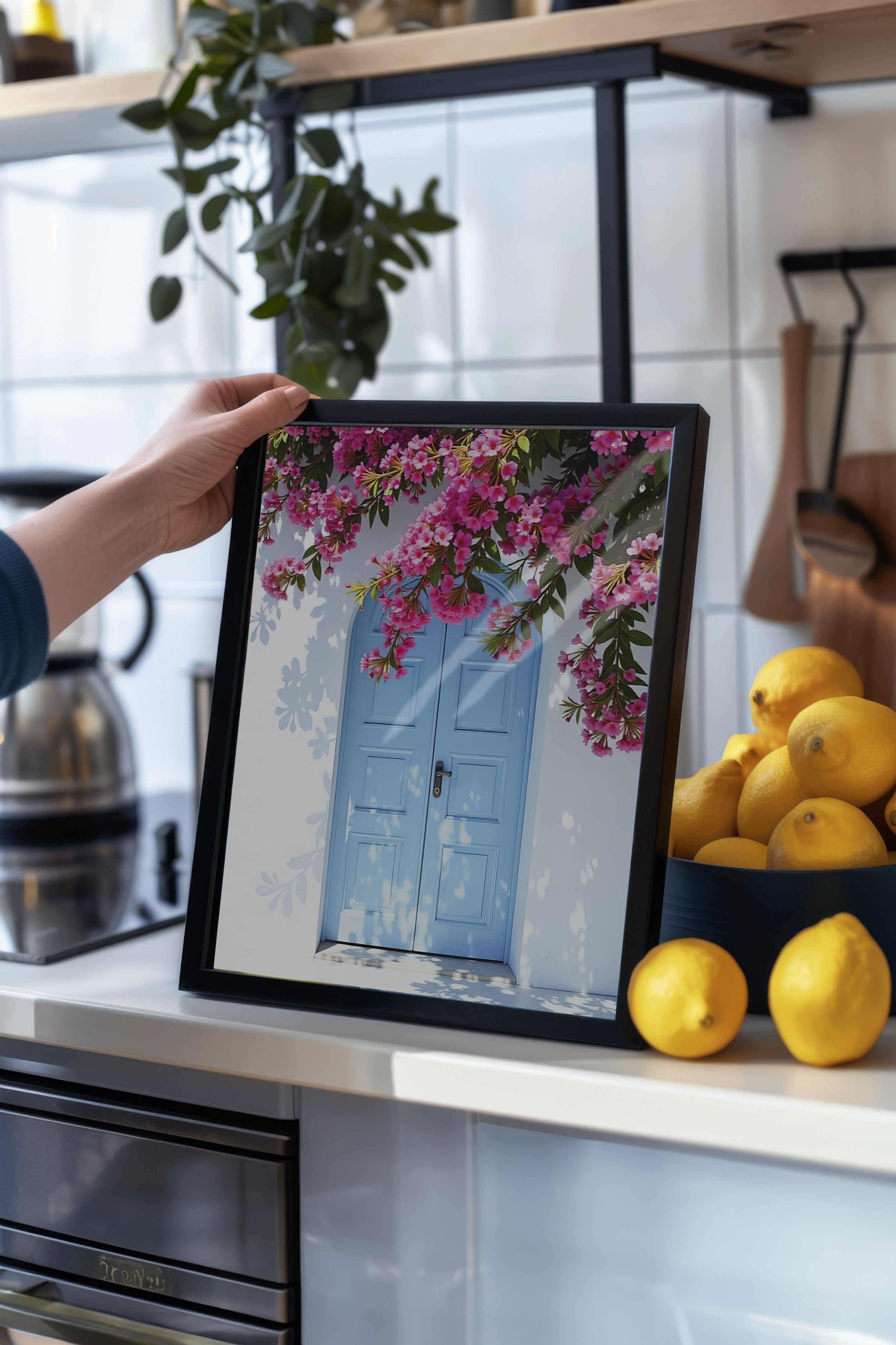 Siyah Çerçeveli Poster Tablo, Mavi Kapı, Fotoğraf, Mavi Renk Poster, 2025 Yaz Seçkisi, NO:109483