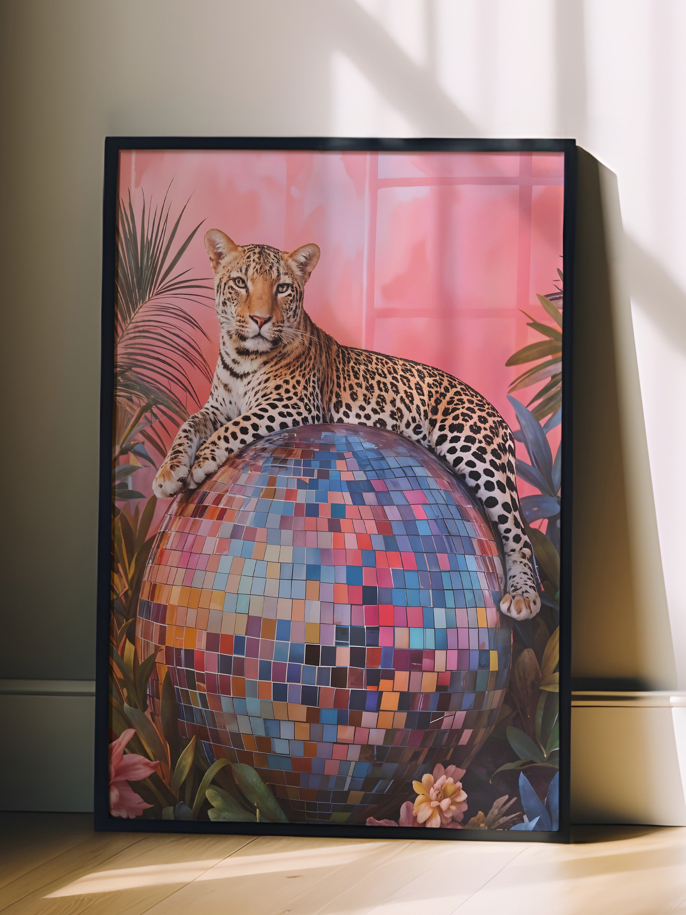 Siyah Çerçeveli Tablo, Leopard on Disco Ball, Comfort Serisi Mutfak Duvar Tablosu, NO:108943