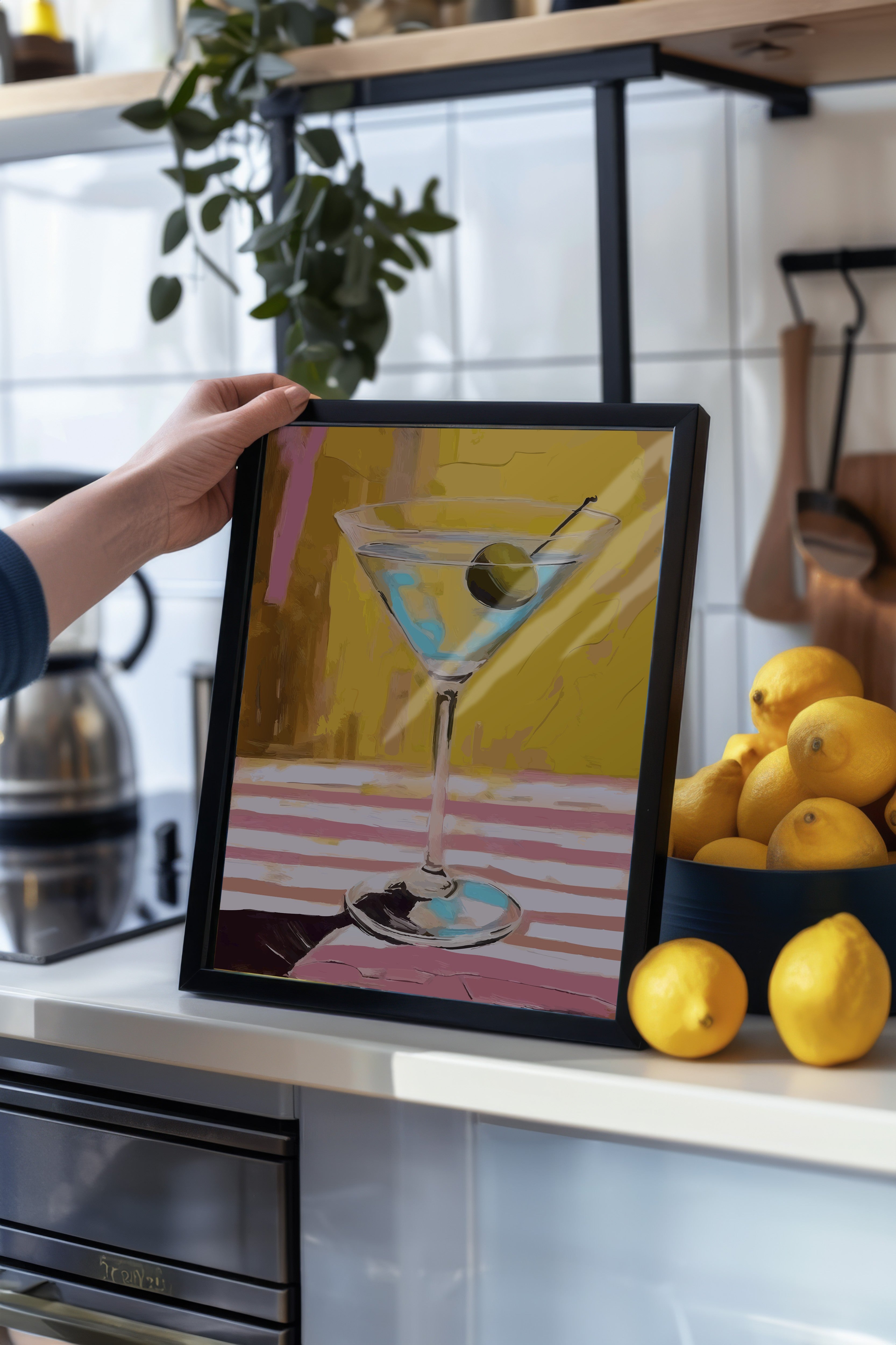 Siyah Çerçeveli Tablo, Martini bardağı, Zeytin, Masa örtüsü, Acrylic Painting, Sarı, Pembe Renk Poster, 2025 Yaz Seçkisi, NO:109867