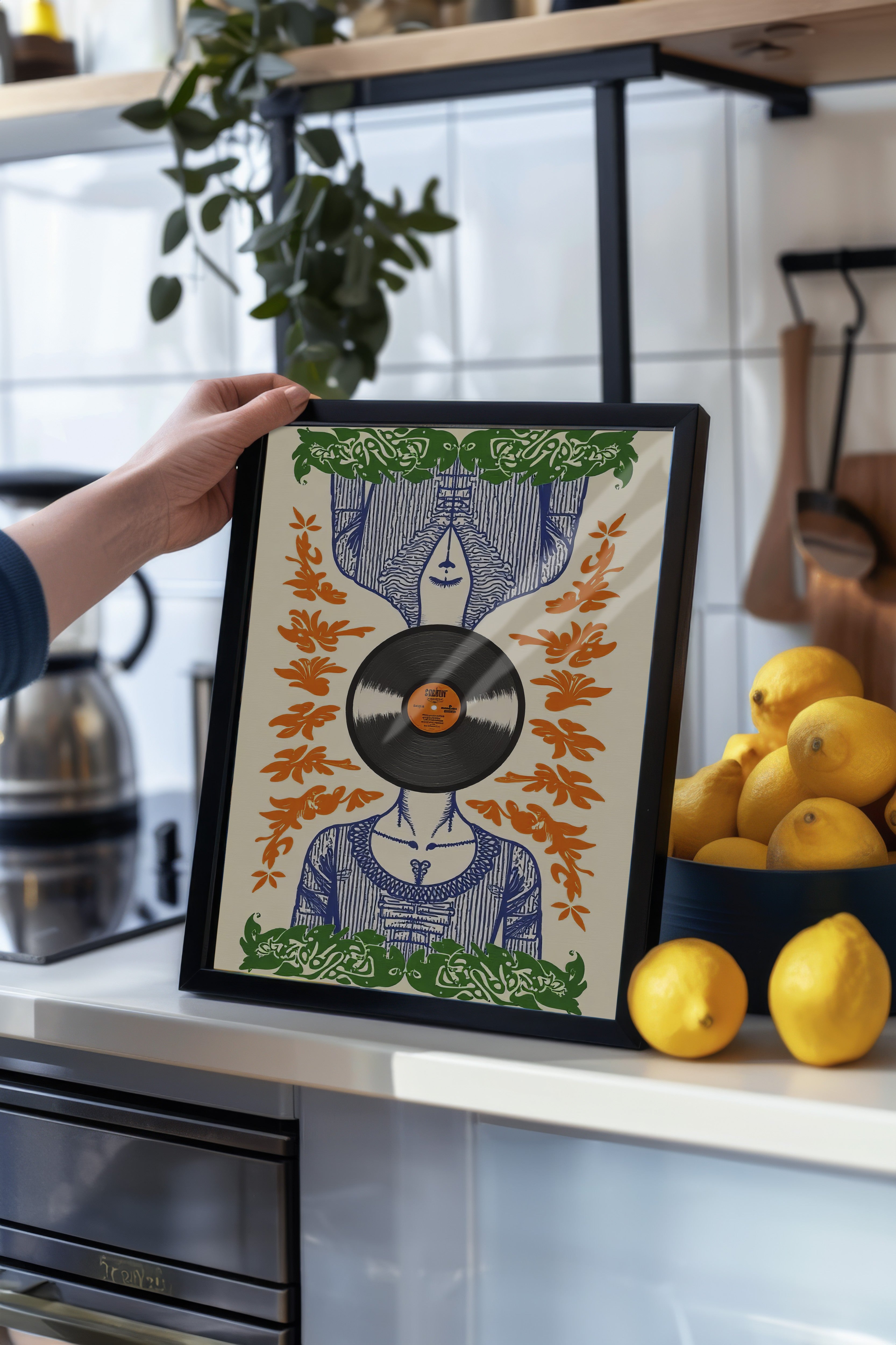 Siyah Çerçeveli Tablo, Plak Kadını, İllüstrasyon, Maximalist, Turuncu Renk Poster, 2025 Yaz Seçkisi, NO:109785