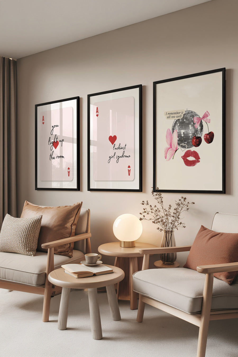 Siyah Tablo Seti, 3 Adet Siyah Çerçeveli Poster Lucky Girl Model No:300895, Kırmızı Duvar Dekoru