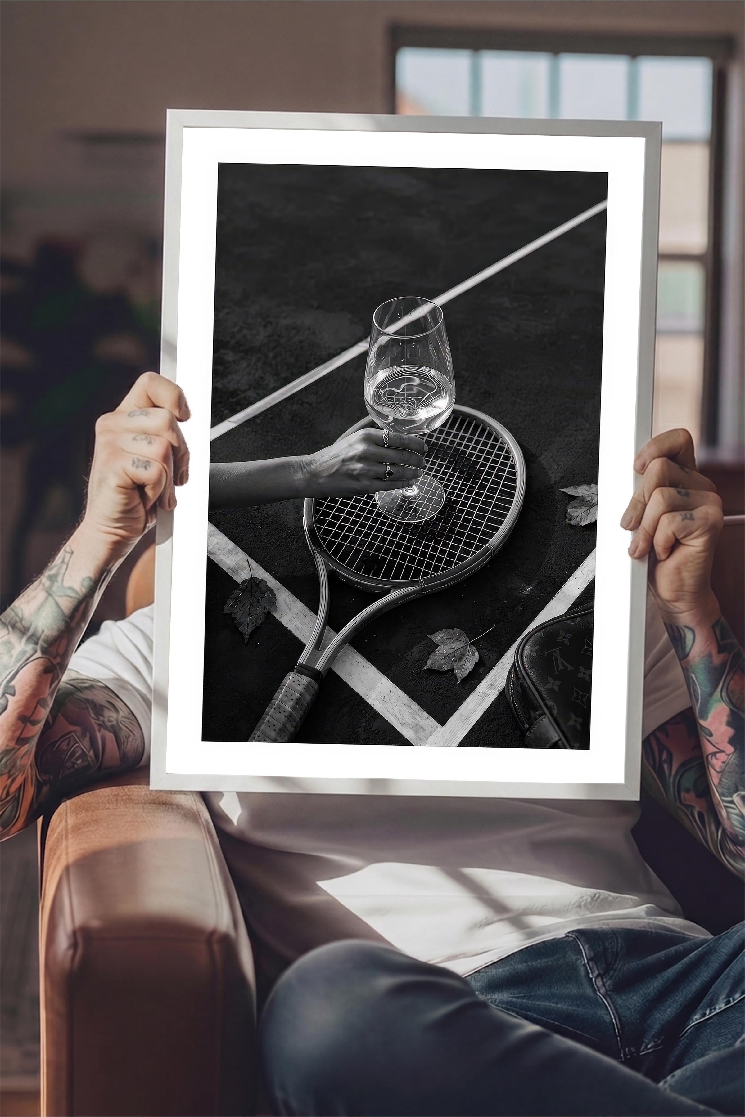 Tenis Raketi ve Şarap Kadehi Posteri, Beyaz Çerçeveli Poster, Old Money Serisi, NO:113205