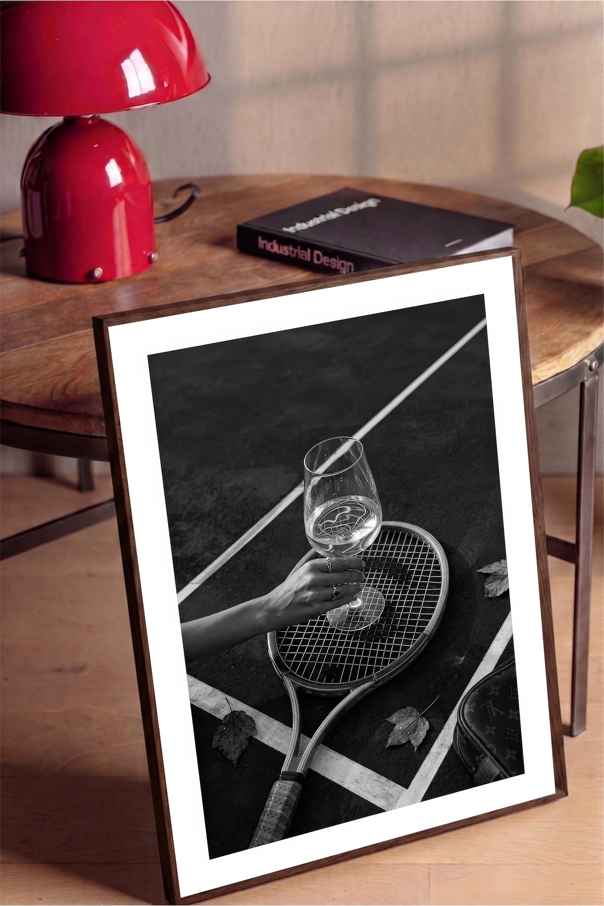 Tenis Raketi ve Şarap Kadehi Posteri, Kahverengi Çerçeveli Poster, Old Money Serisi, NO:113205
