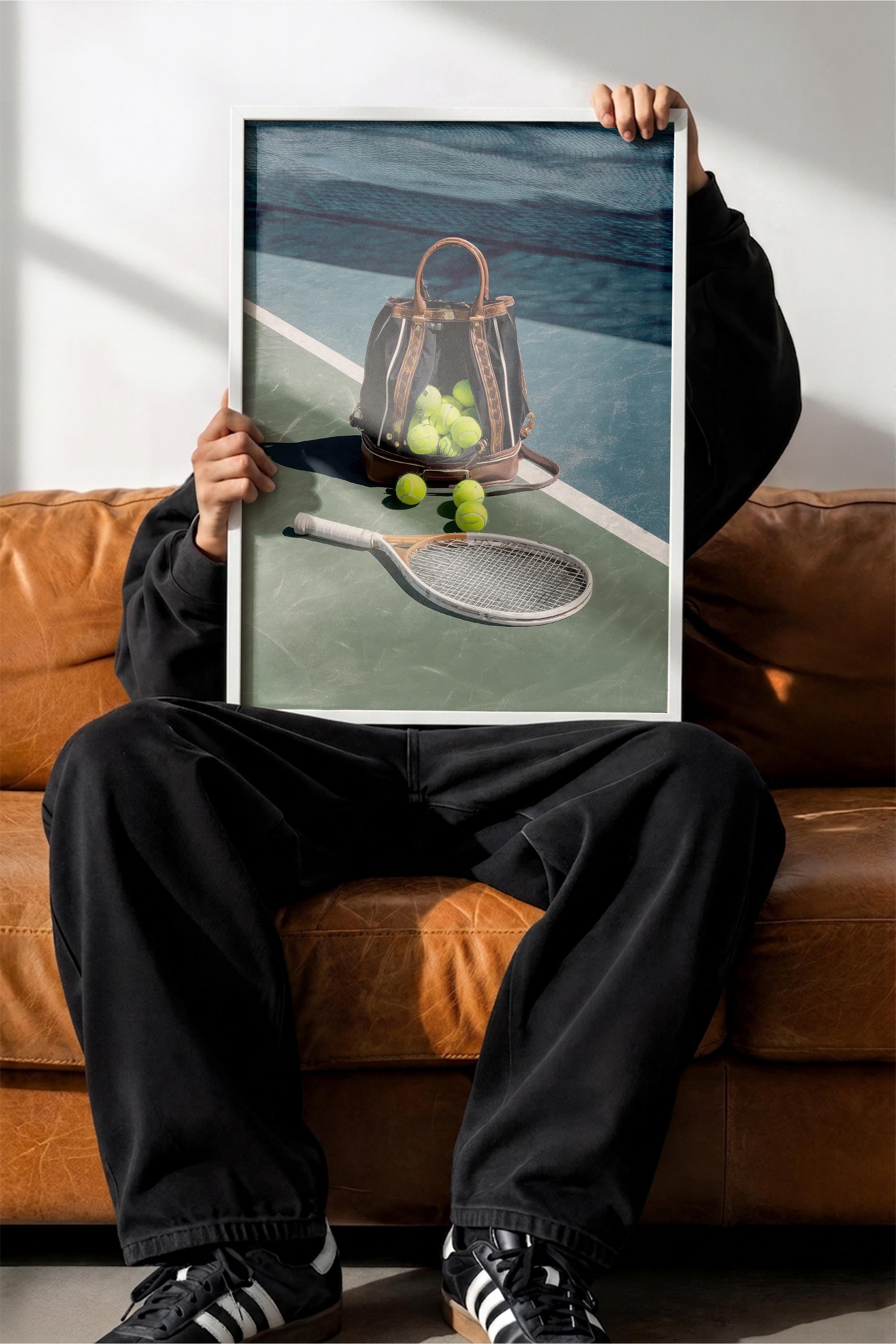 Tenis Raketi ve Topları Posteri, Beyaz Çerçeveli Poster, Old Money Serisi, NO:113231