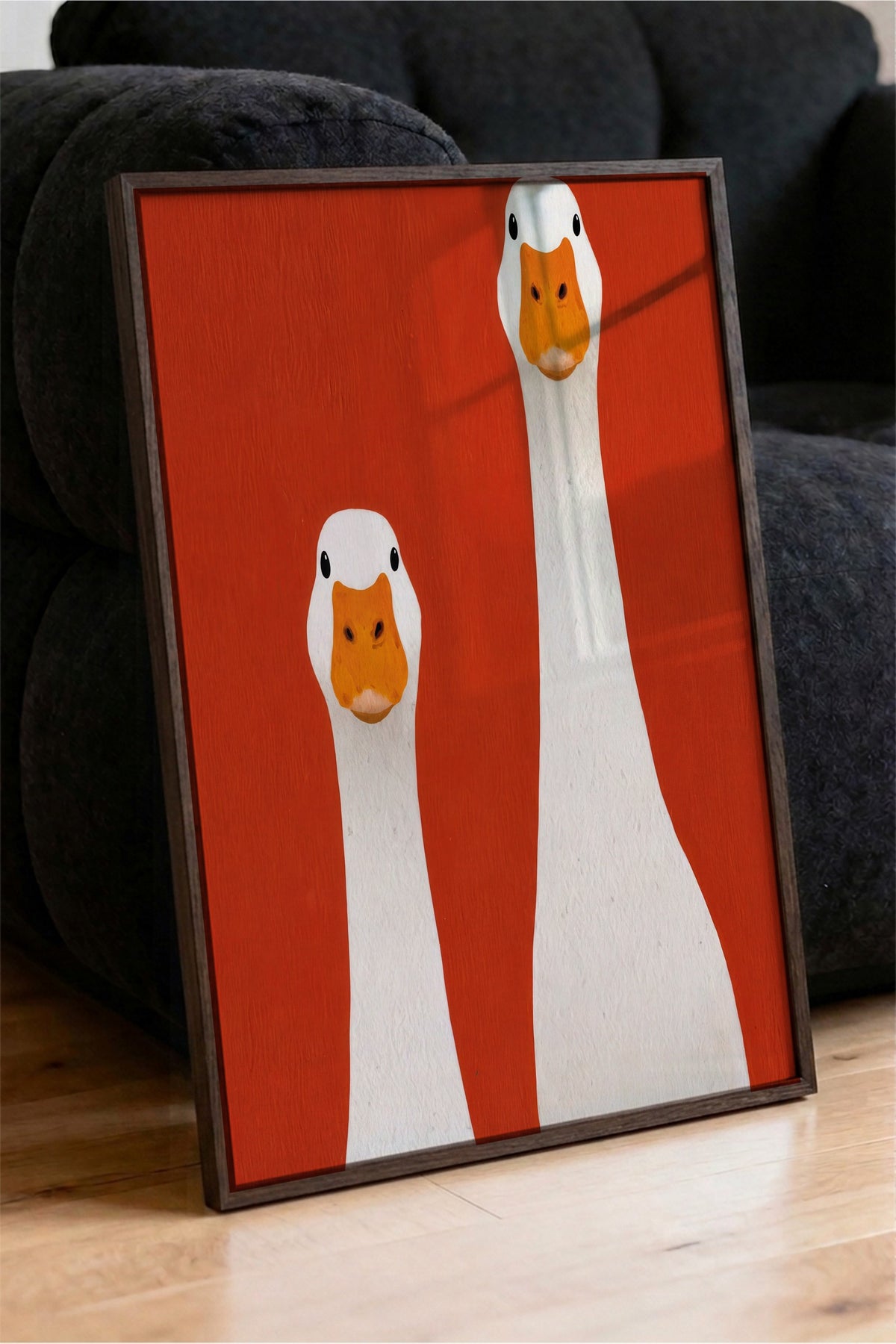 Kırmızı Zeminde Kazlar Poster – Kahverengi Çerçeveli Tablo
