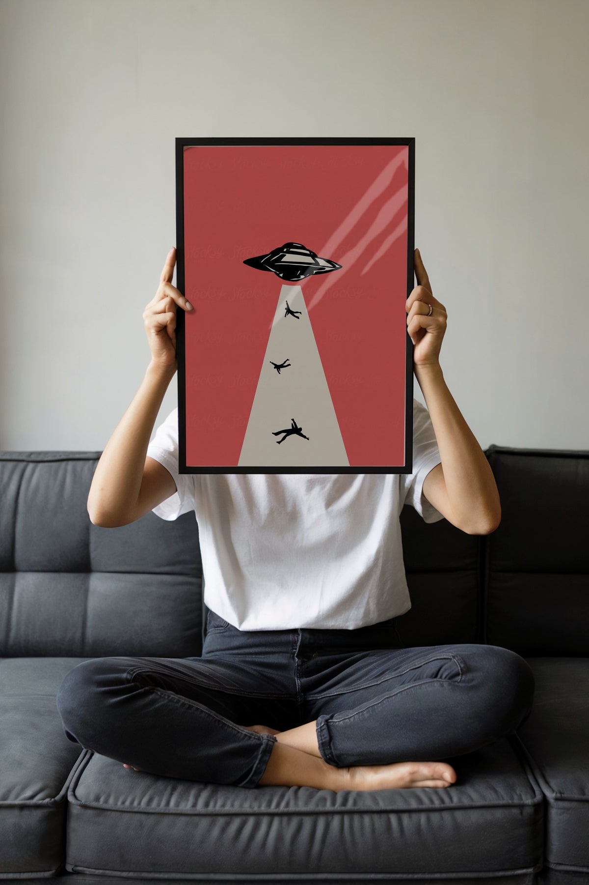 Uzaylı Kaçırma Sahnesi Poster – Siyah Çerçeveli Tablo