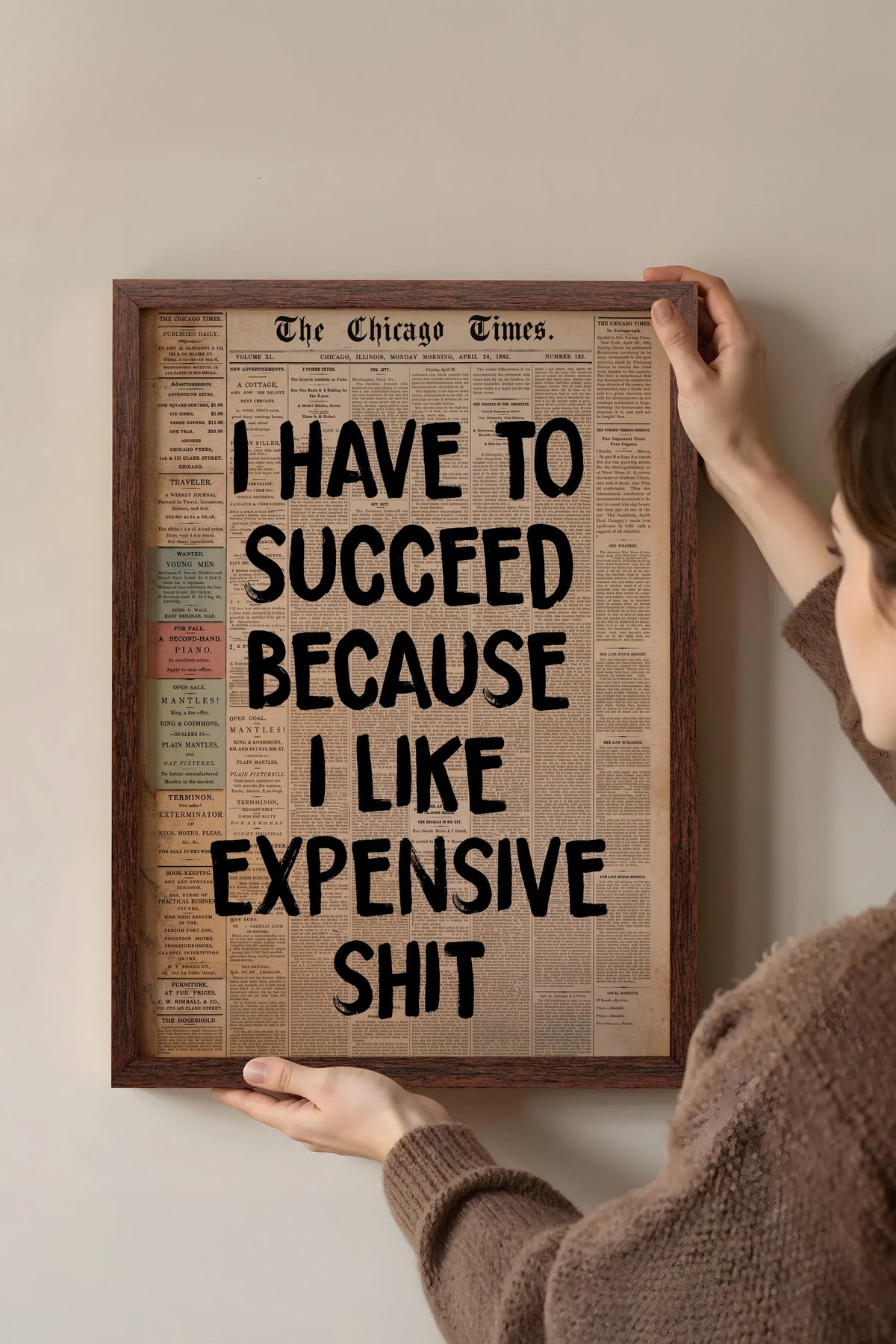 I HAVE TO SUCCEED BECAUSE I LIKE EXPENSIVE SHIT Poster – Kahverengi Çerçeveli Tablo