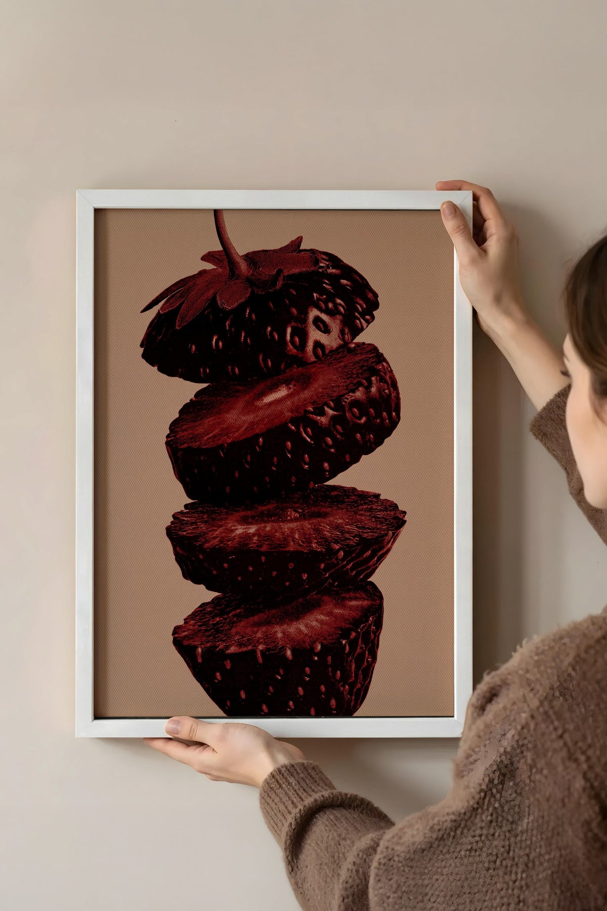 Asimetrik Kesilmiş Çilekler Poster – Beyaz Çerçeveli Tablo