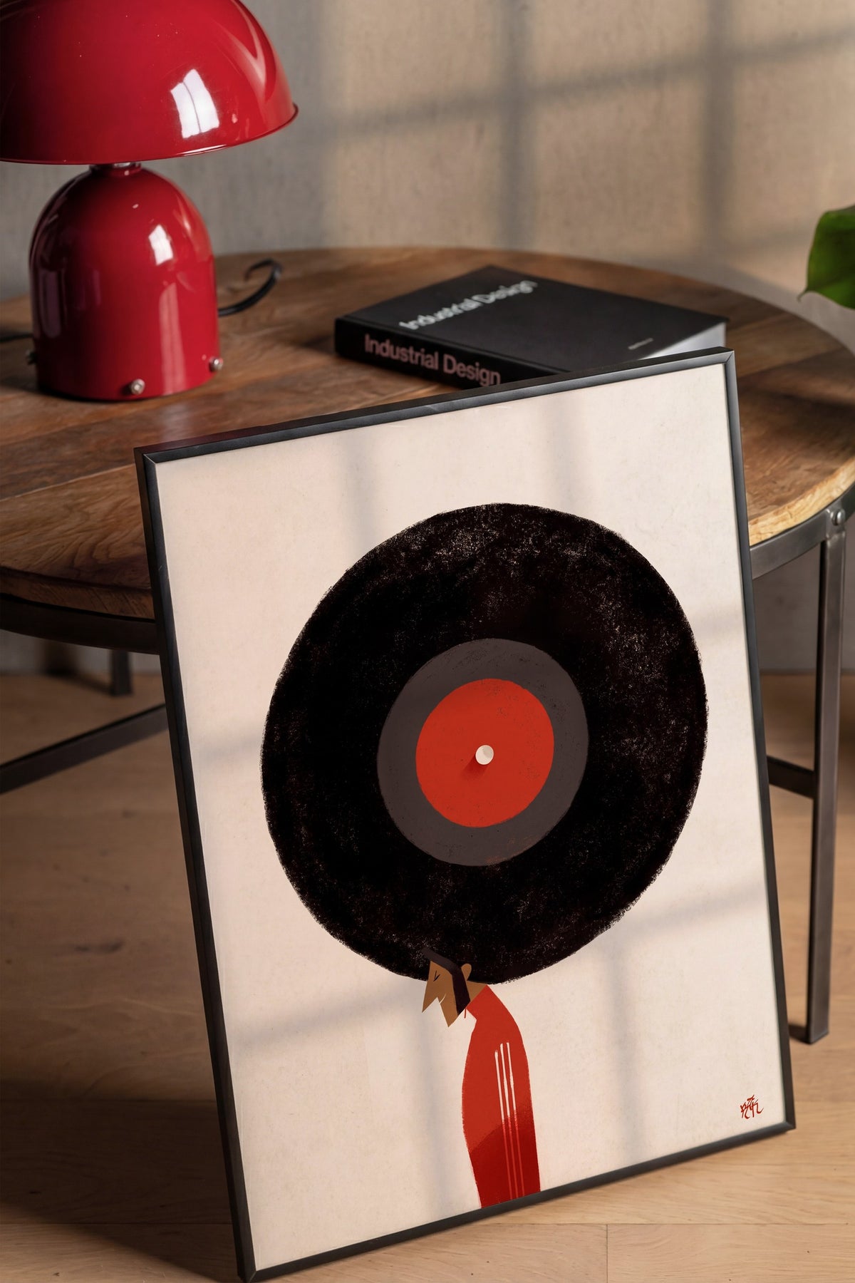 Kadın ve Plak Poster – Siyah Çerçeveli Tablo