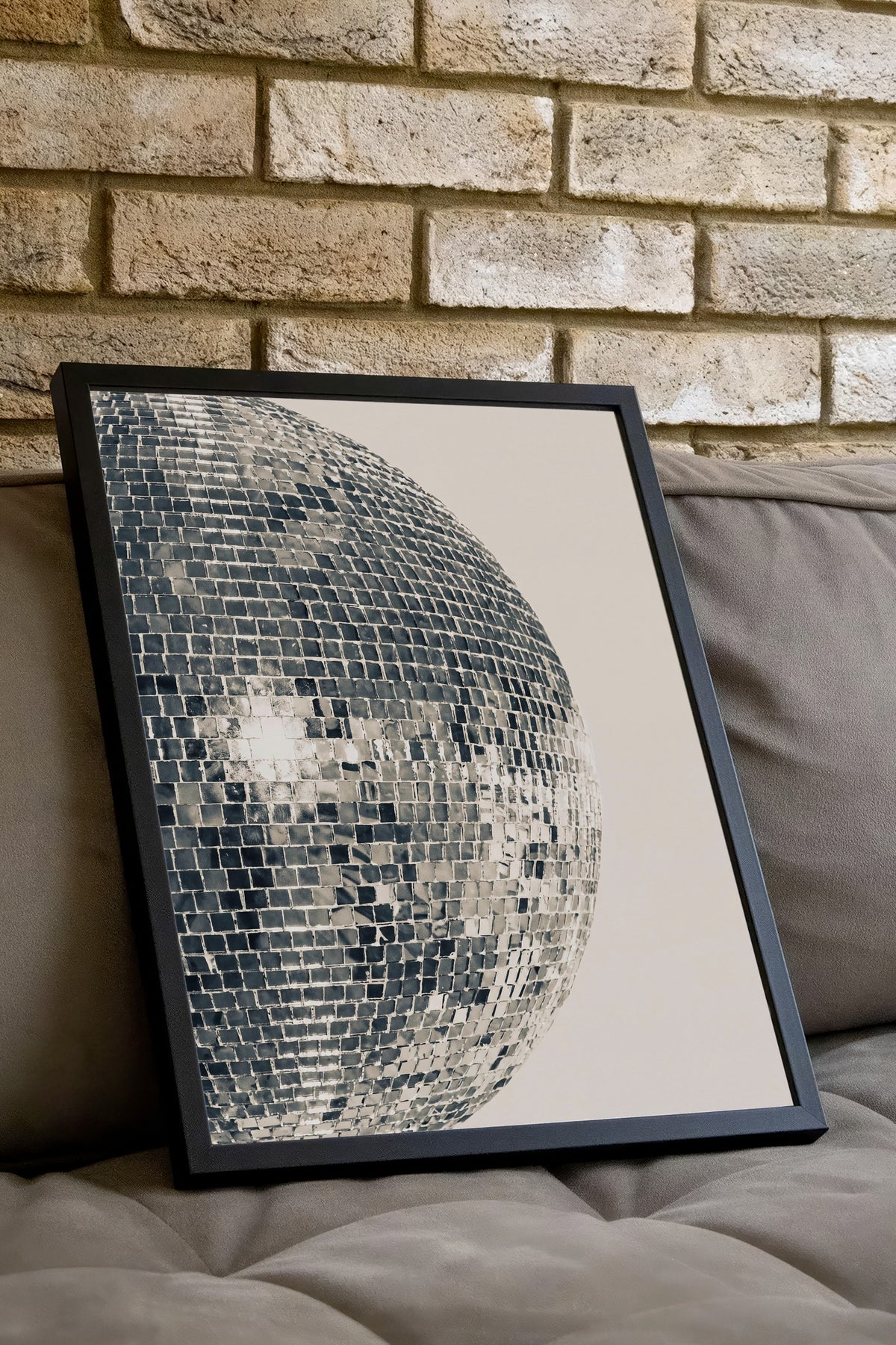 Disko Topu Poster – Siyah Çerçeveli Tablo