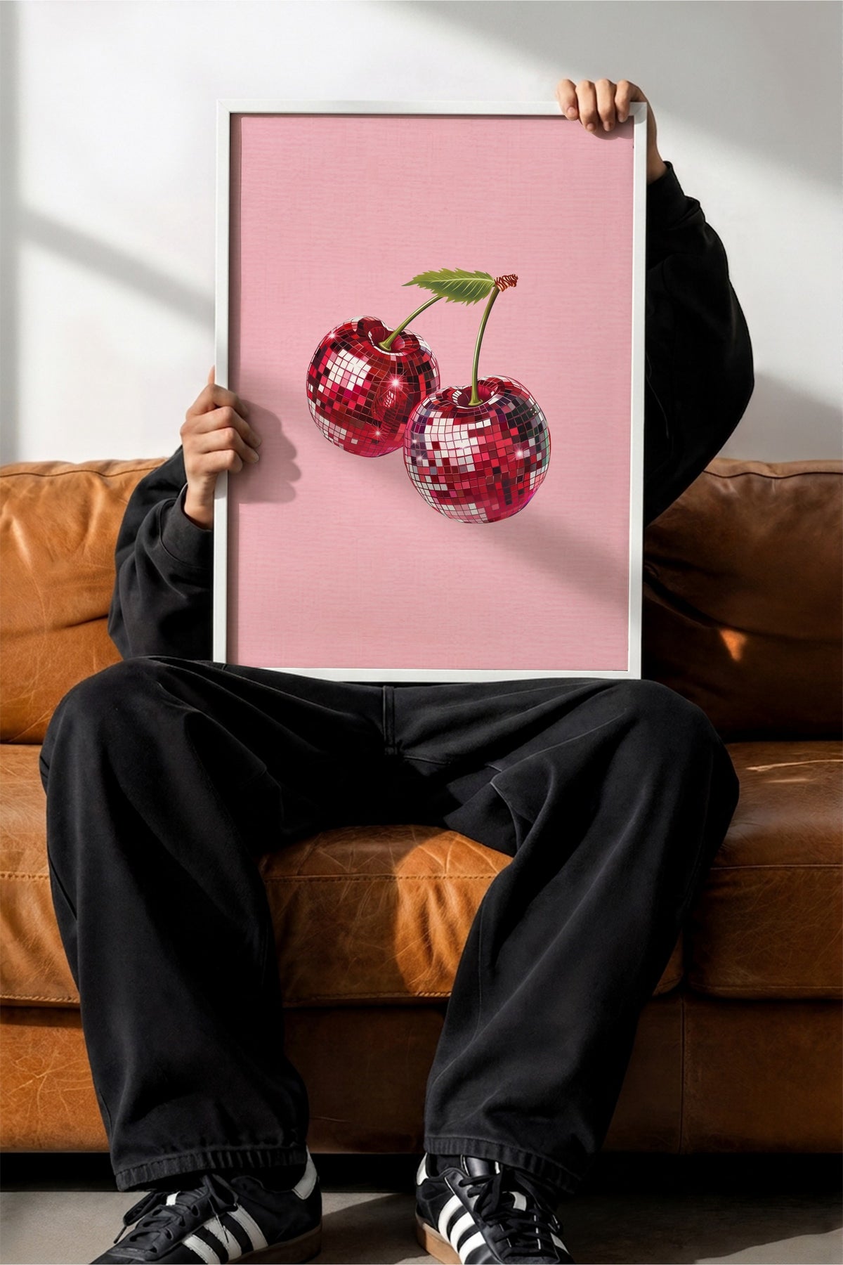 Disko topu şeklinde kirazlar Poster – Beyaz Çerçeveli Tablo