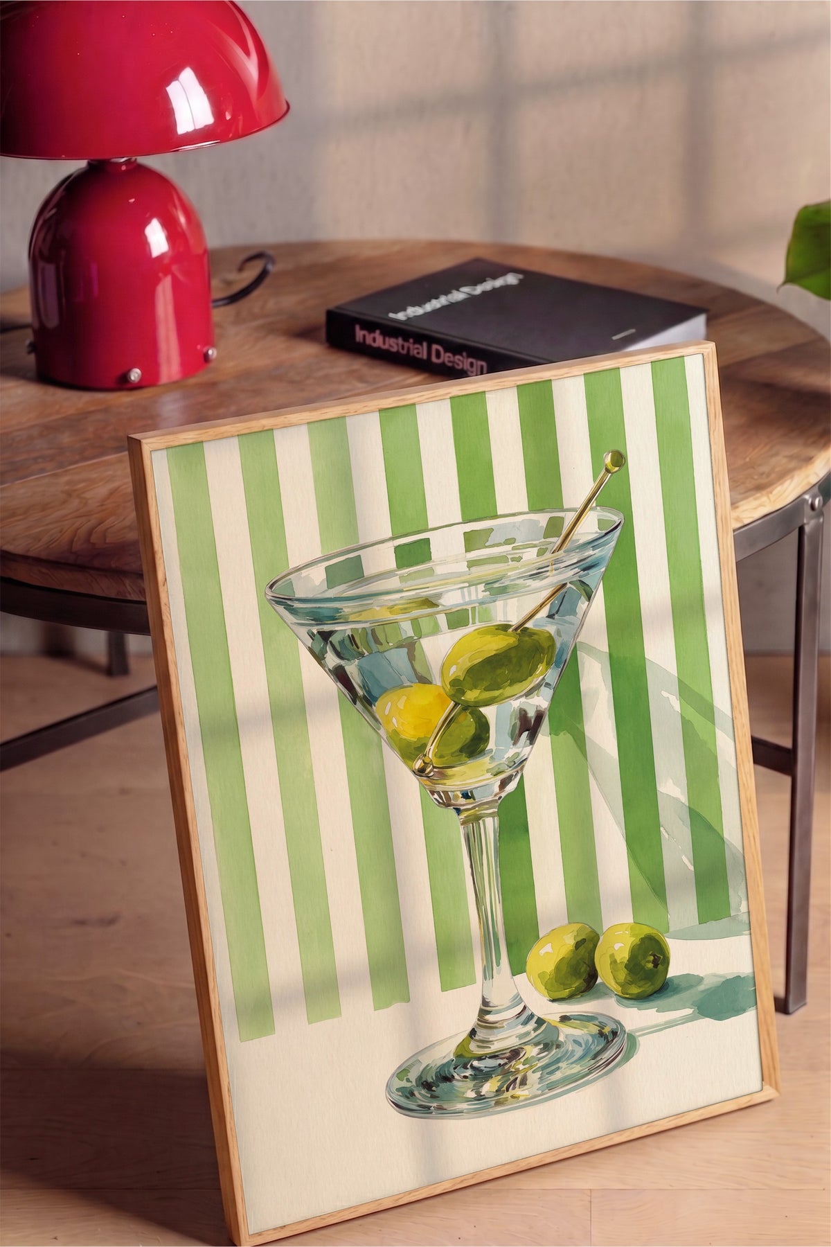 Martini Bardağı ve Zeytinler Poster – Ahşap Çerçeveli Tablo