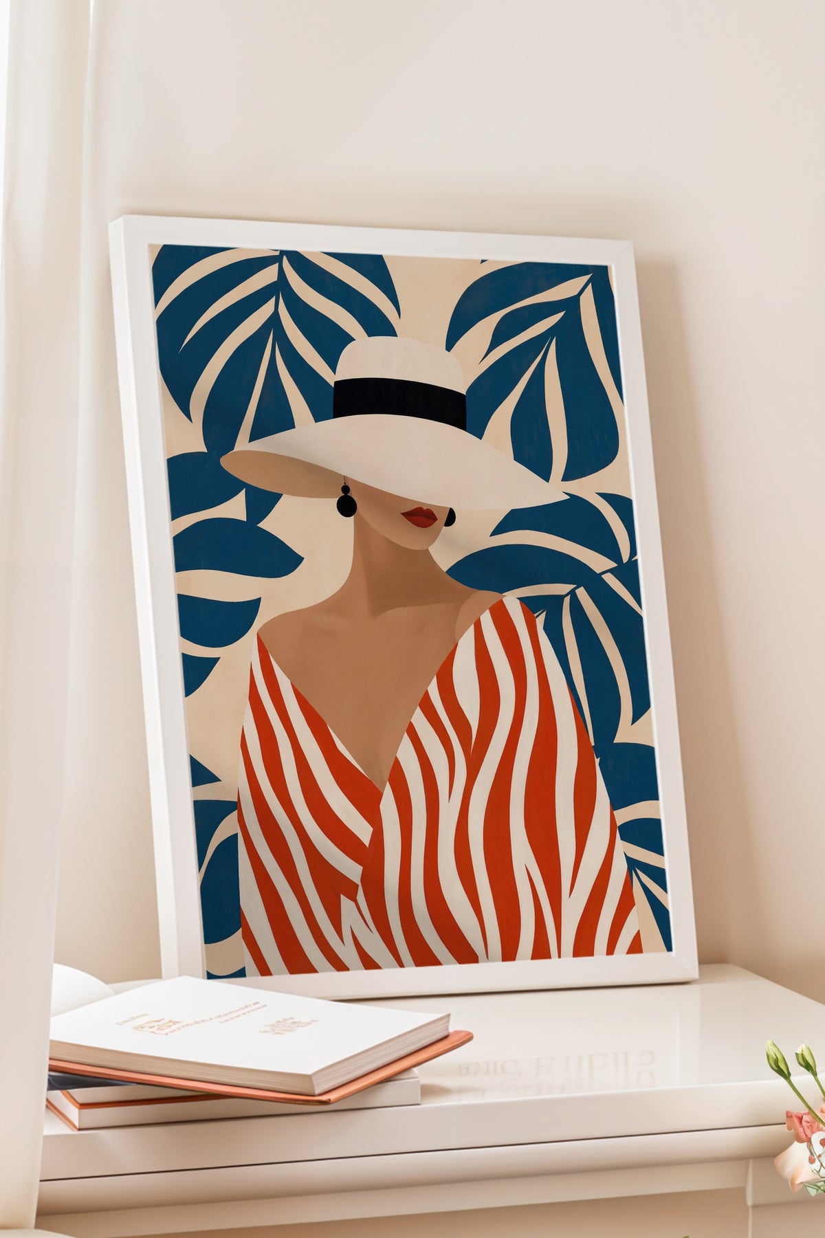 Kadın Figürü Yaprak Deseniyle Poster – Beyaz Çerçeveli Tablo