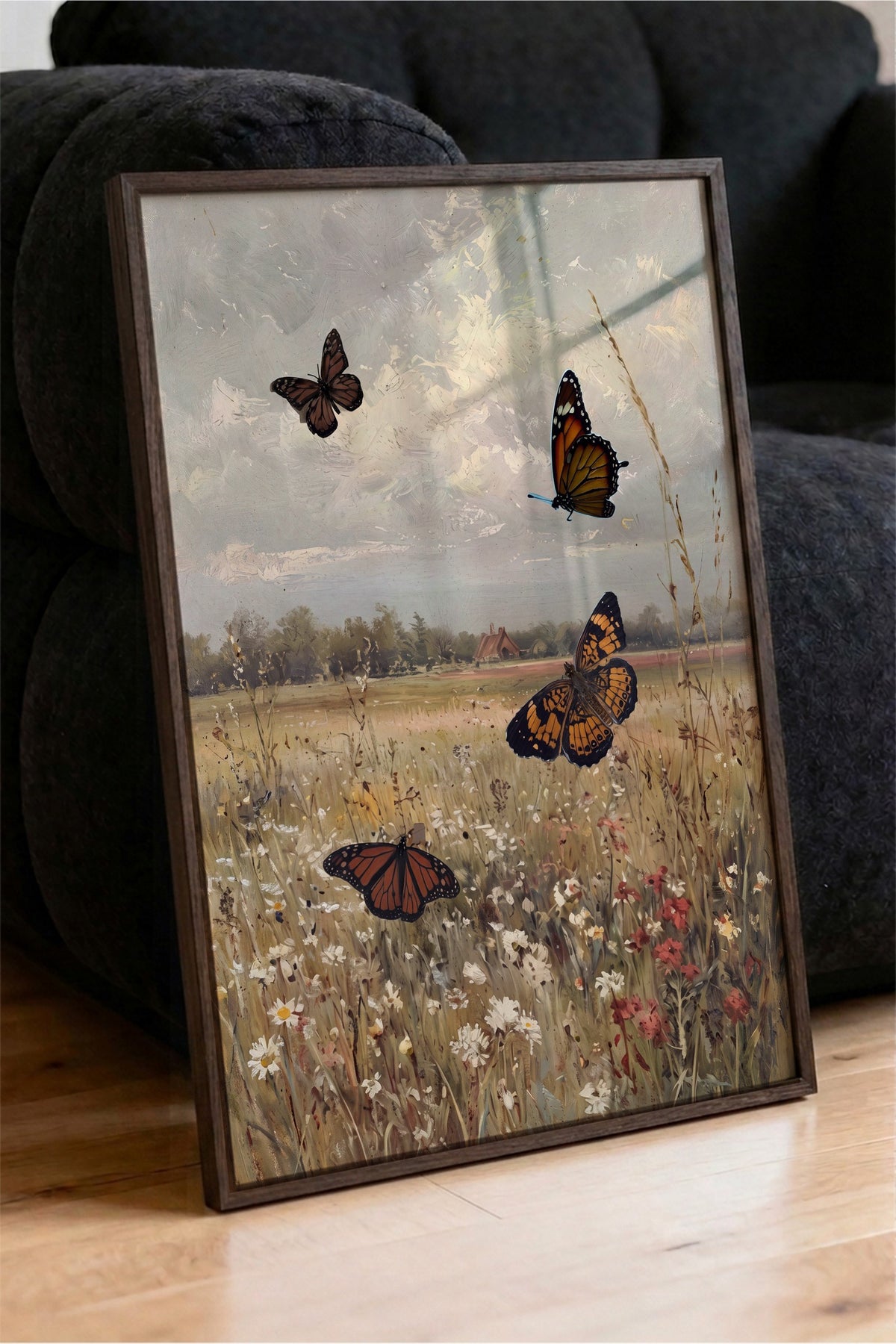 Kırlarda Uçuşan Kelebekler Poster – Kahverengi Çerçeveli Tablo