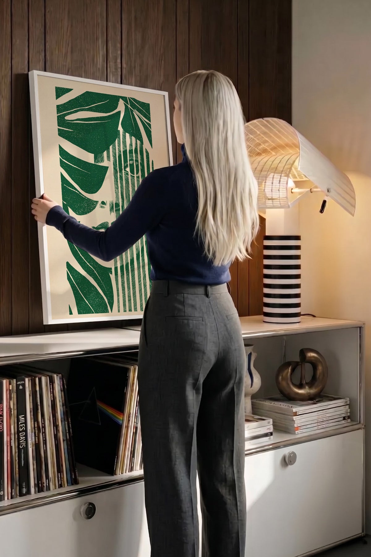Kadın yüzü ve yapraklar Poster – Beyaz Çerçeveli Tablo