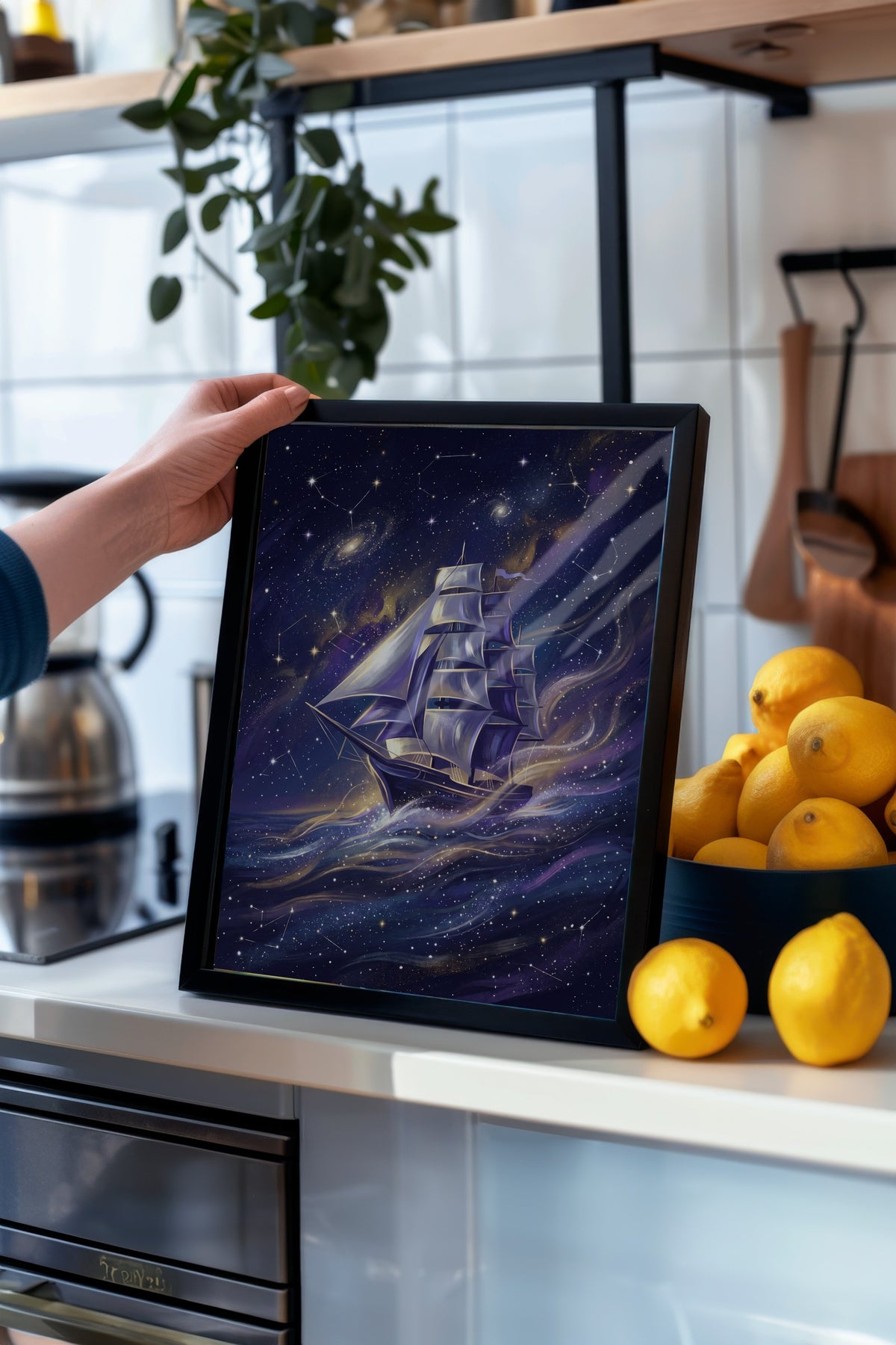 Uzayda Yelkenli Gemi Poster – Siyah Çerçeveli Tablo