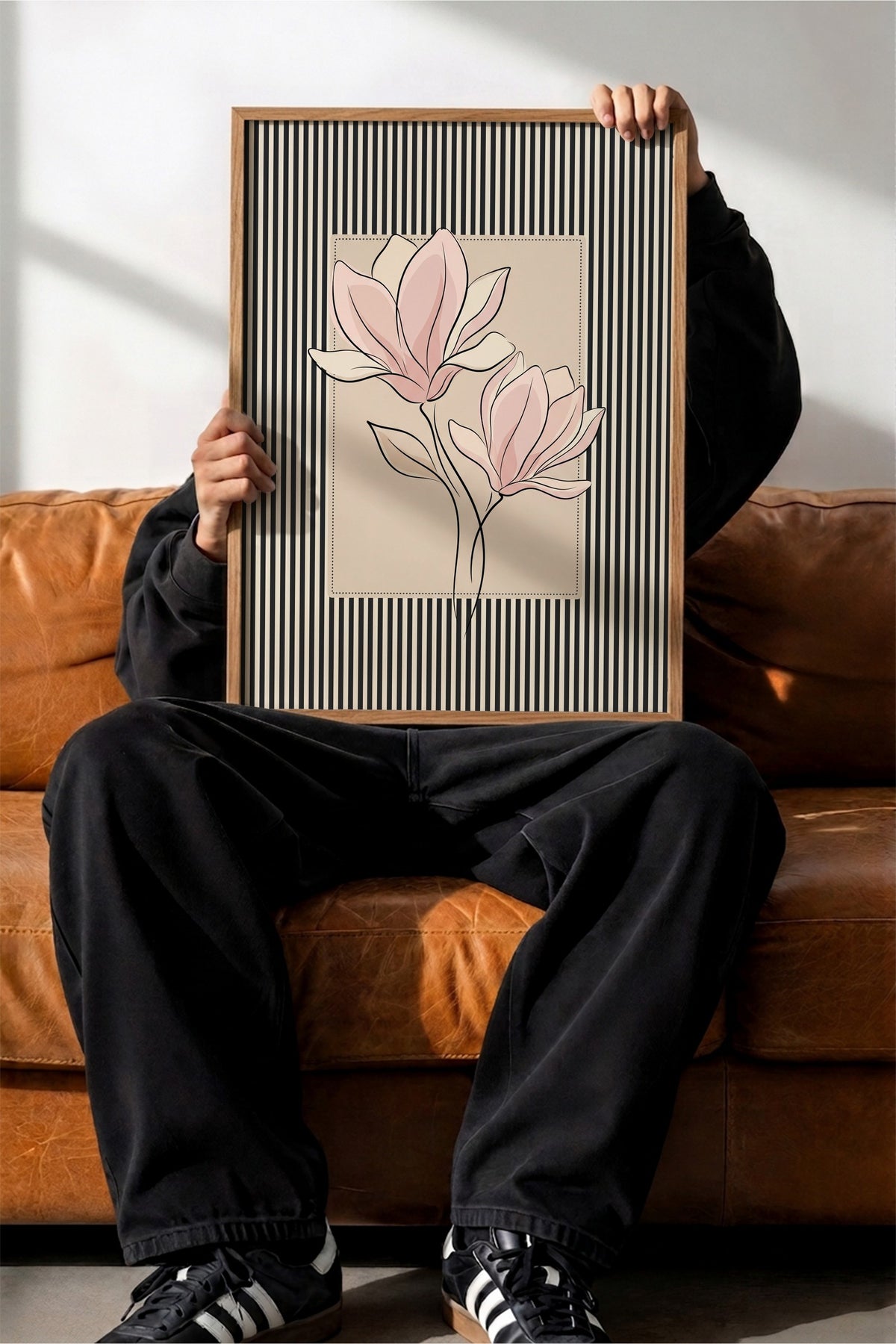 Çizgili Desende Pembe Çiçek Poster – Ahşap Çerçeveli Tablo