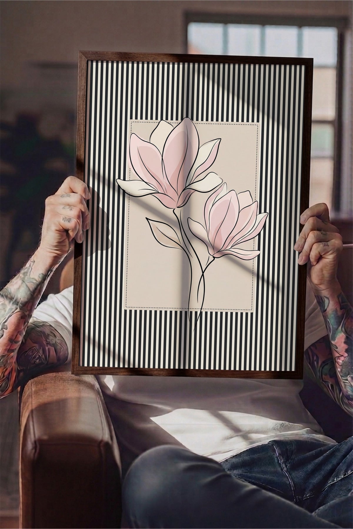 Çizgili Desende Pembe Çiçek Poster – Kahverengi Çerçeveli Tablo
