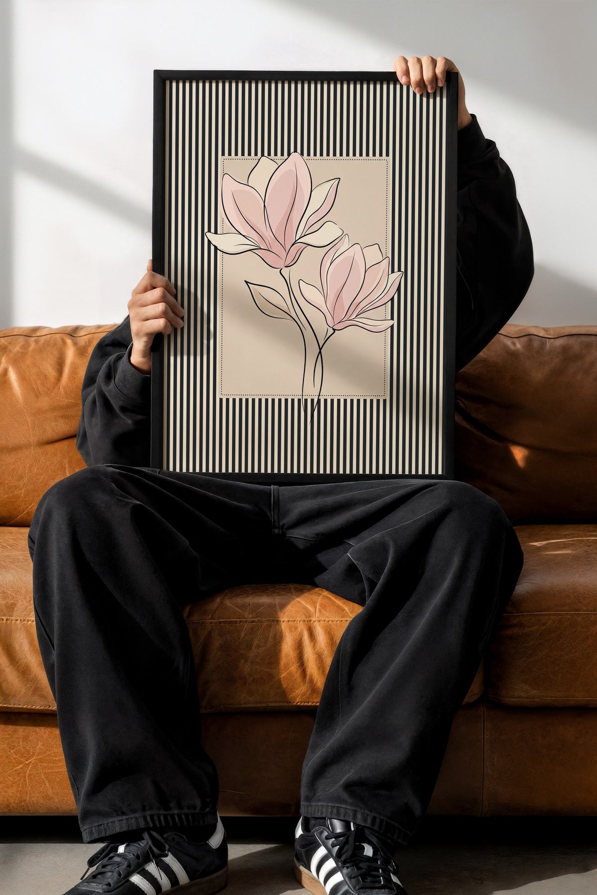 Çizgili Desende Pembe Çiçek Poster – Siyah Çerçeveli Tablo