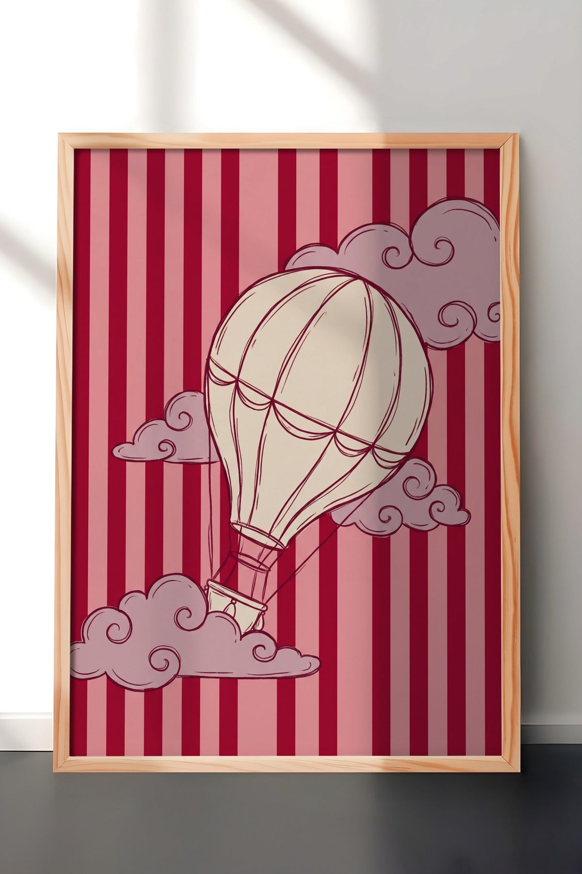 Bulutlar Arasında Uçan Balon Poster – Ahşap Çerçeveli Tablo