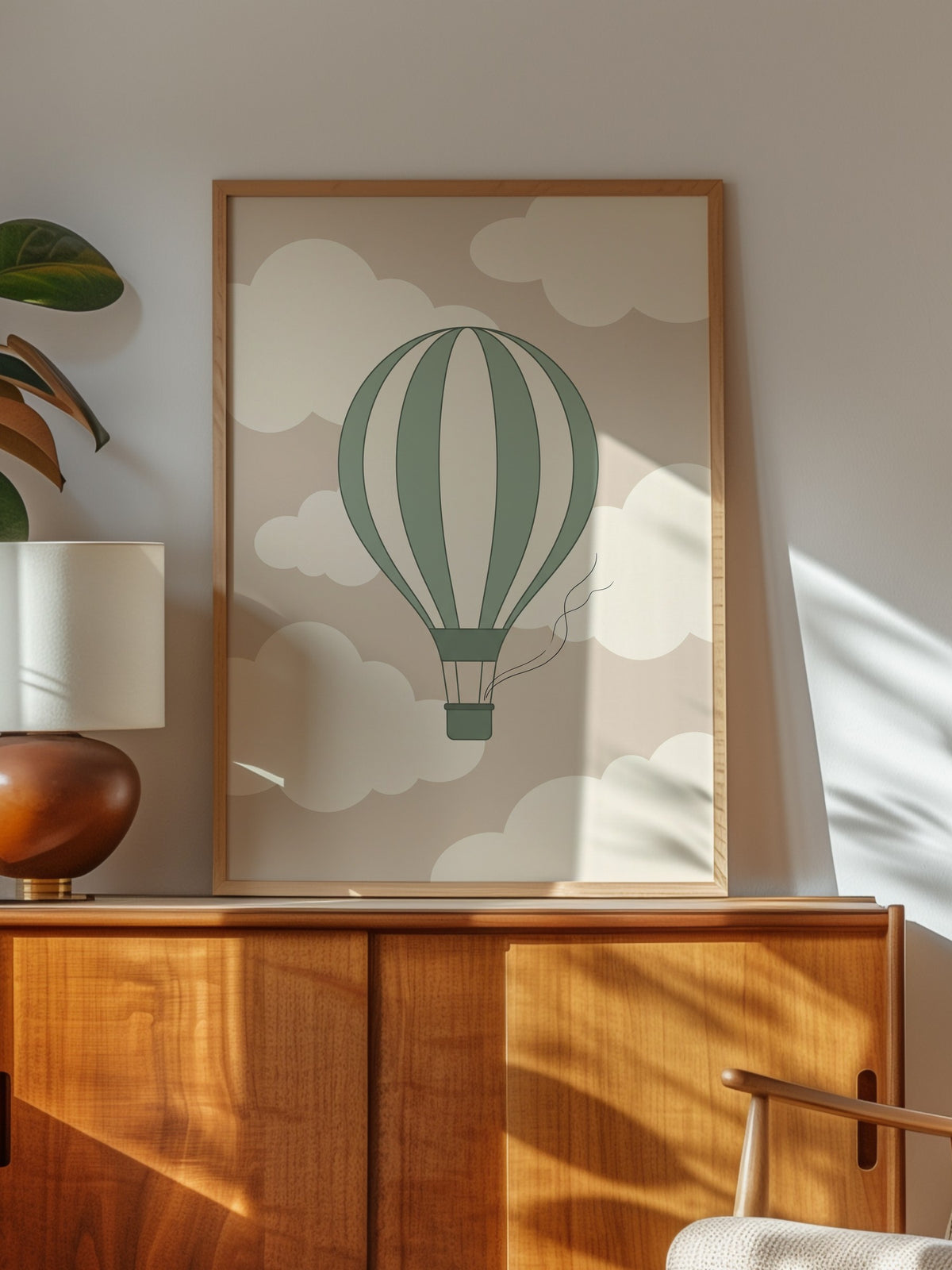 Minimalist Uçan Balon ve Bulutlar Poster – Ahşap Çerçeveli Tablo