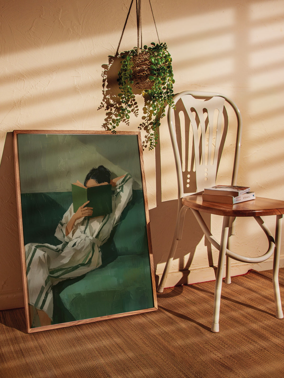 Okuyan Kadın Figürü Poster – Ahşap Çerçeveli Tablo