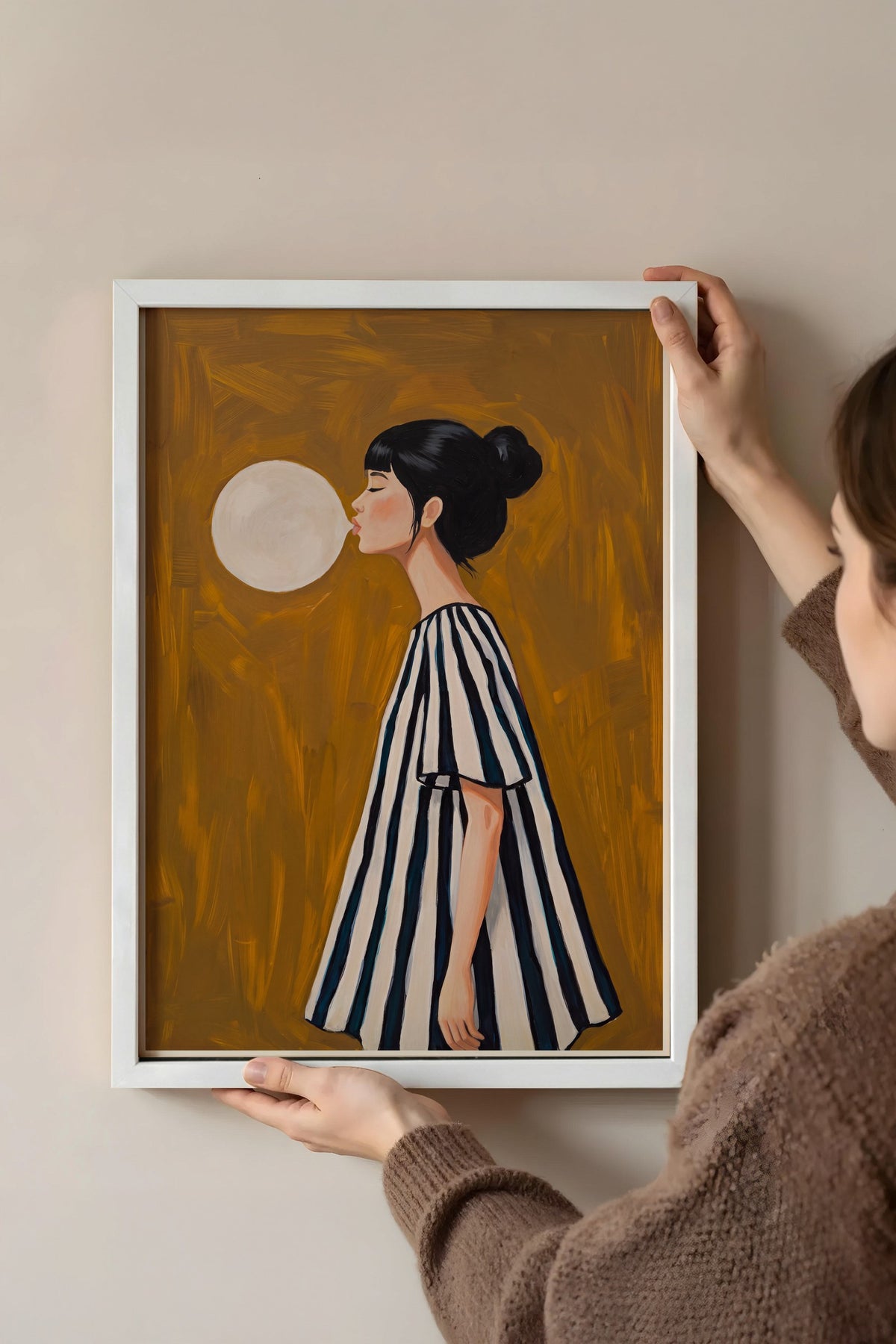 Sakız Çiğneyen Kız Poster – Beyaz Çerçeveli Tablo