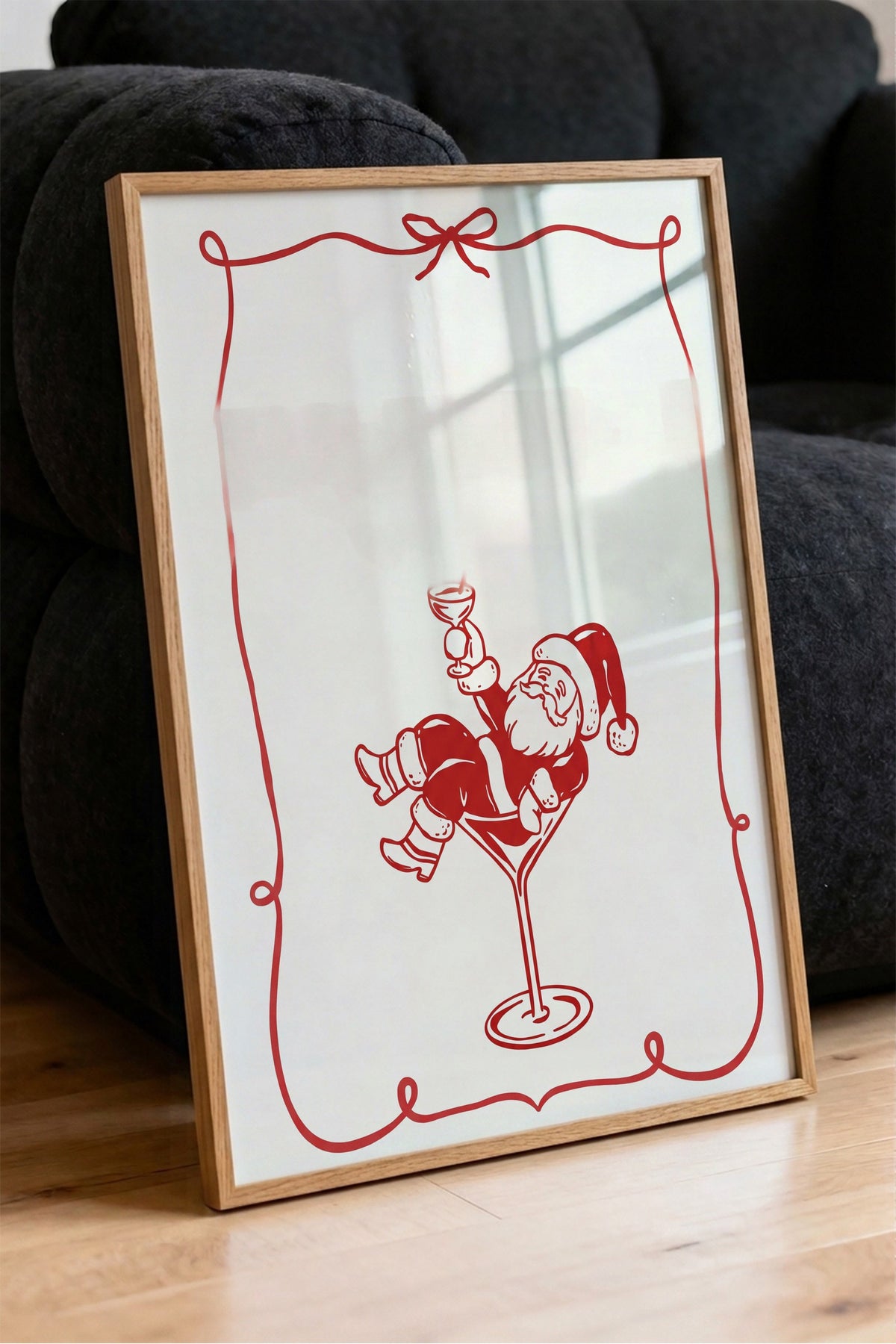 Kadehte Oturan Noel Baba Poster – Ahşap Çerçeveli Tablo