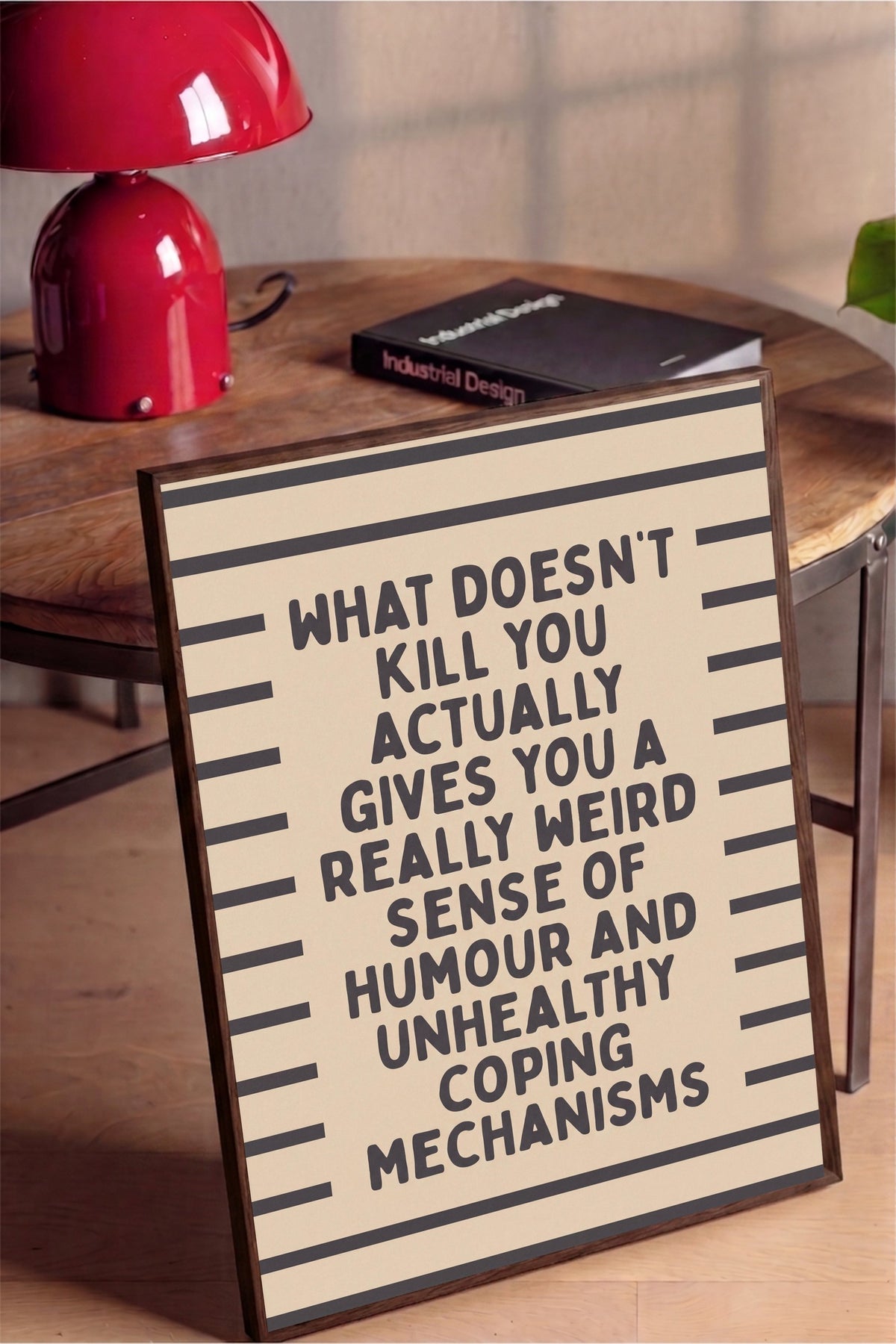 What doesn't kill you actually gives you a really weird sense of humour and unhealthy coping mechanisms Poster – Kahverengi Çerçeveli Tablo