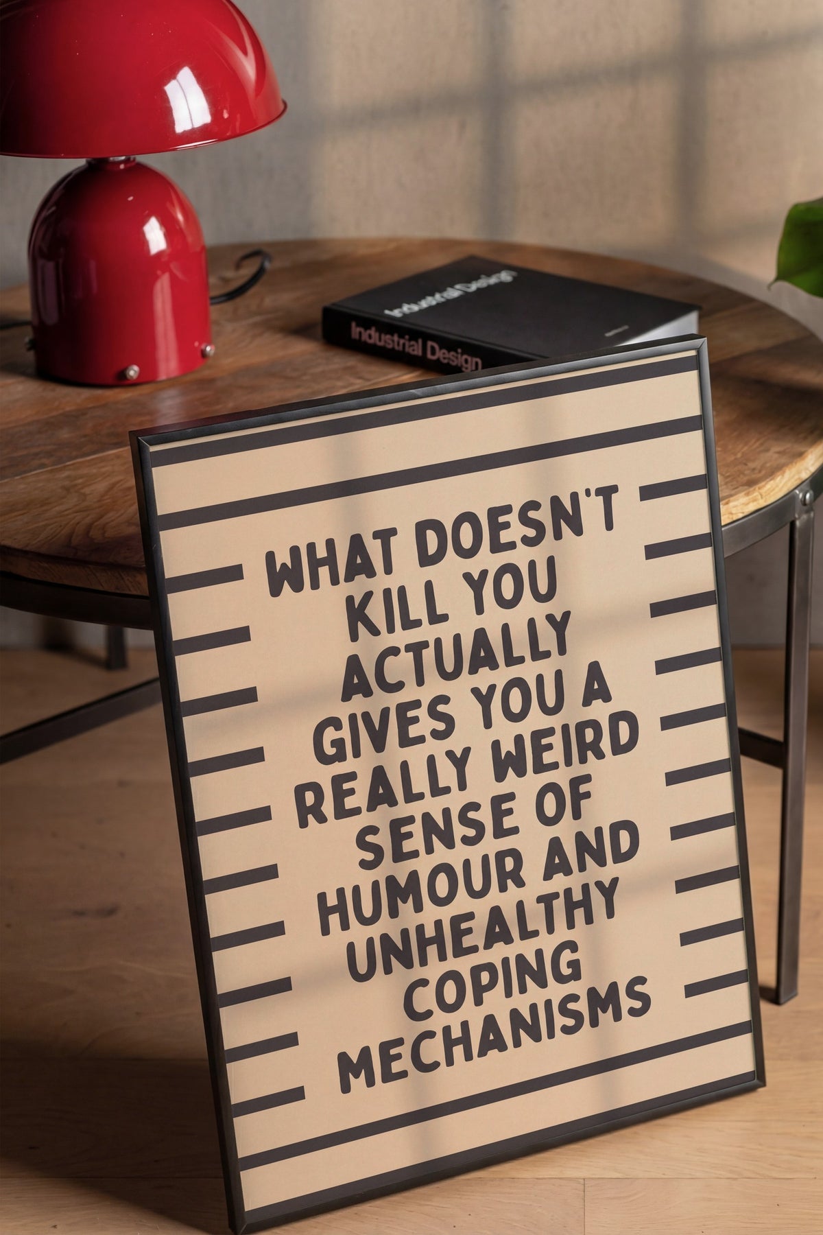 What doesn't kill you actually gives you a really weird sense of humour and unhealthy coping mechanisms Poster – Siyah Çerçeveli Tablo