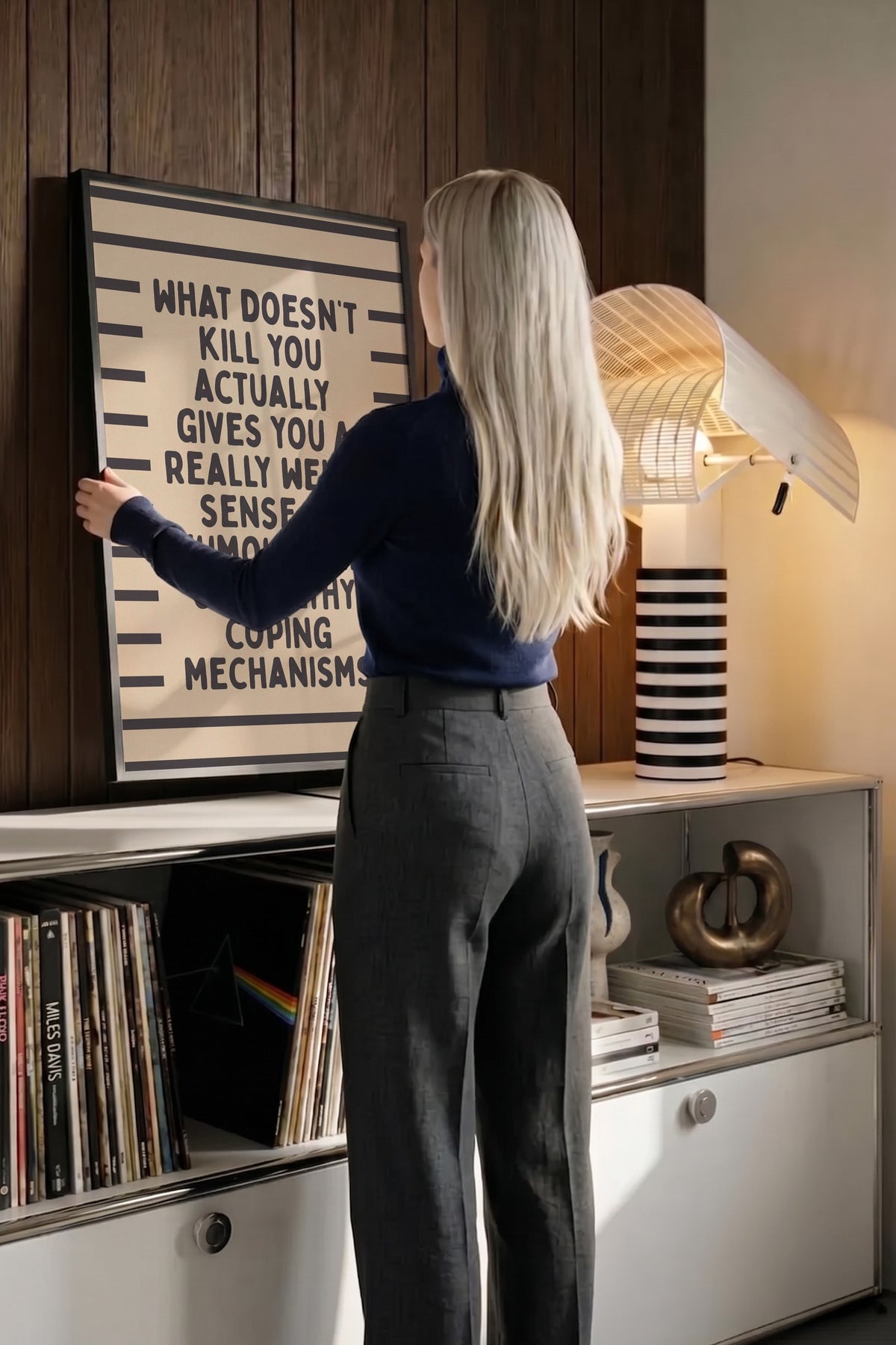 What doesn't kill you actually gives you a really weird sense of humour and unhealthy coping mechanisms Poster – Siyah Çerçeveli Tablo