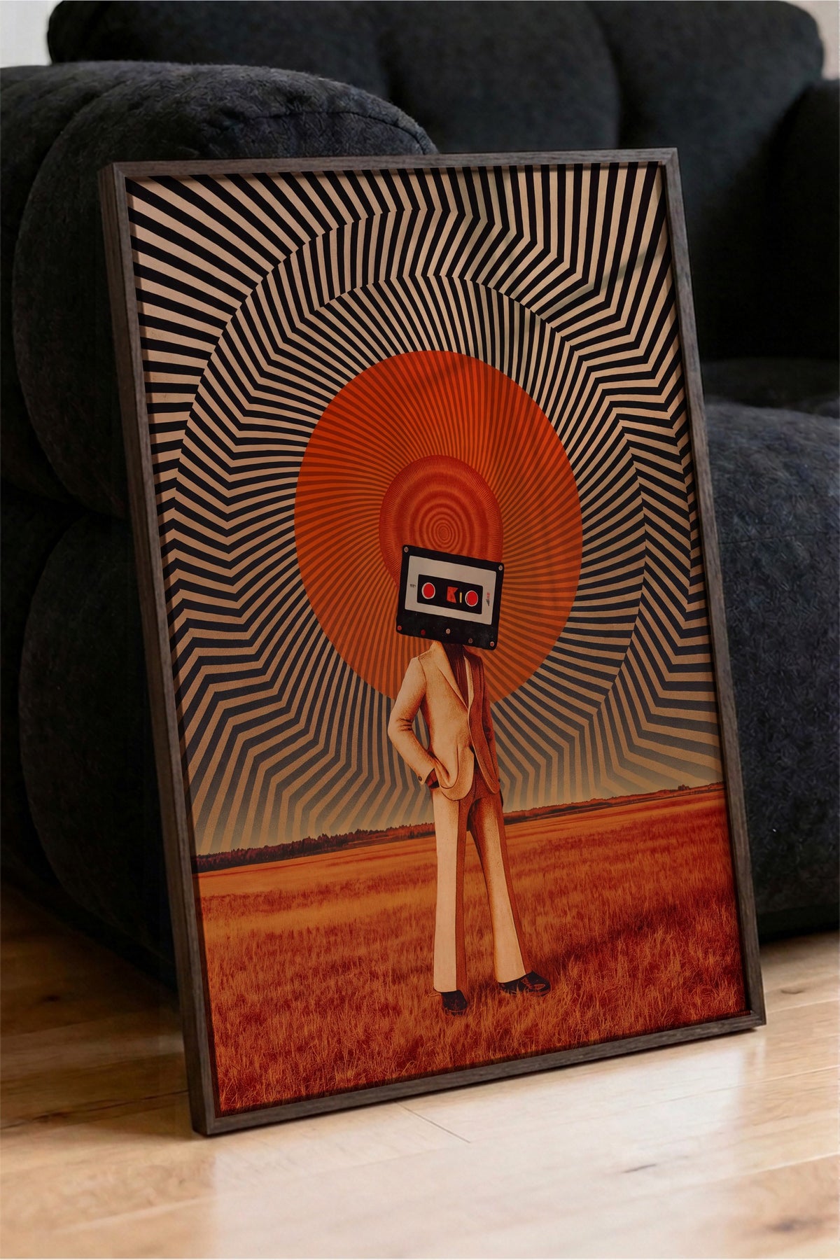 Kaset Kafa Sürreal Kompozisyon Poster – Kahverengi Çerçeveli Tablo