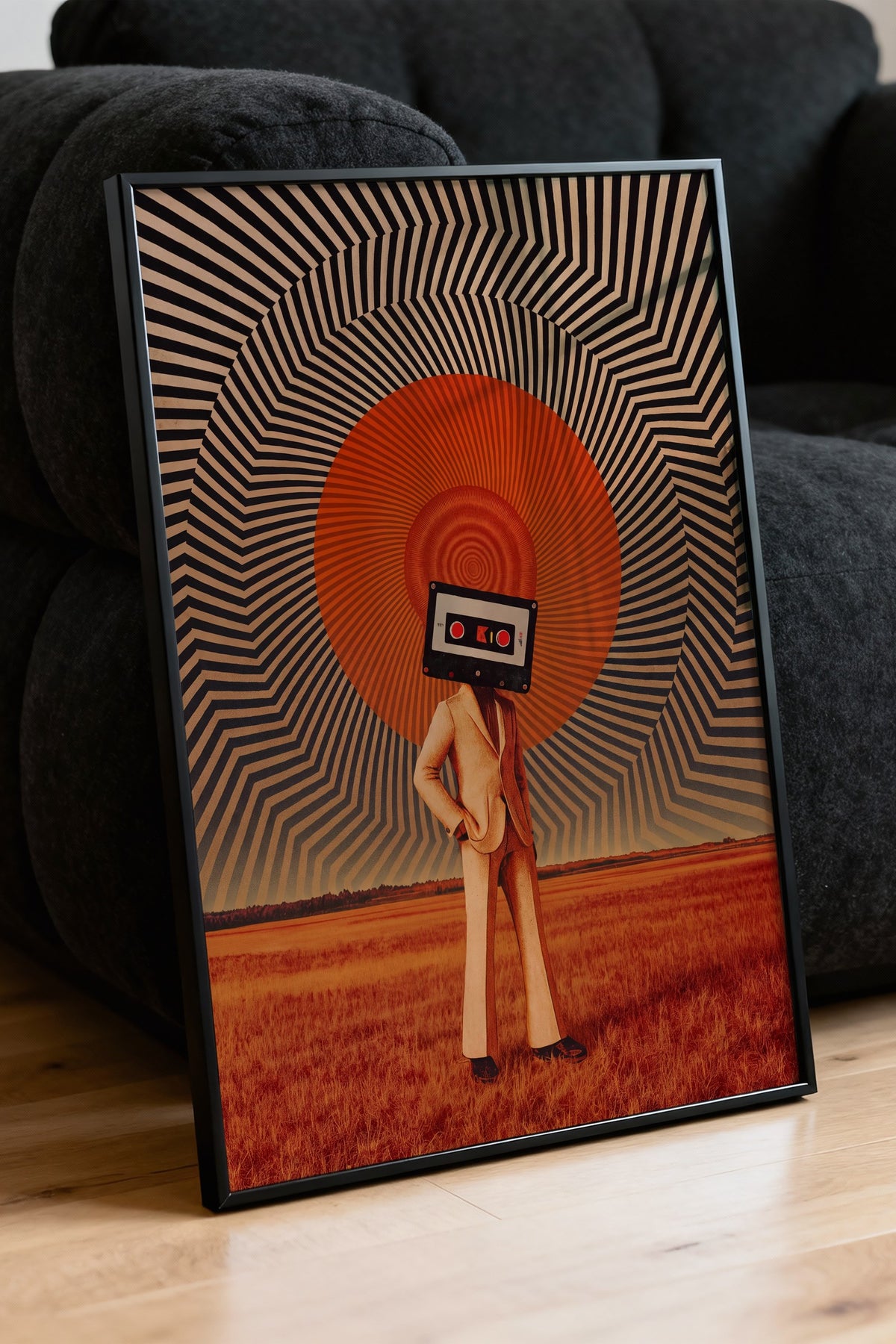 Kaset Kafa Sürreal Kompozisyon Poster – Siyah Çerçeveli Tablo