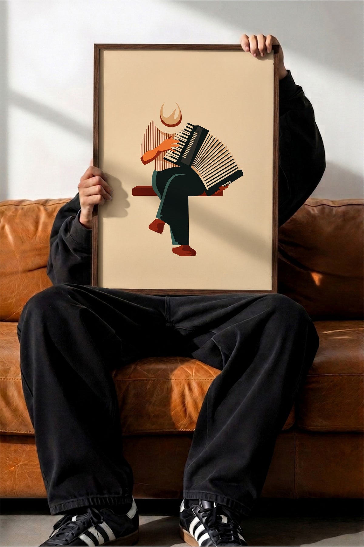 Akordeon Çalan Figür Poster – Kahverengi Çerçeveli Tablo