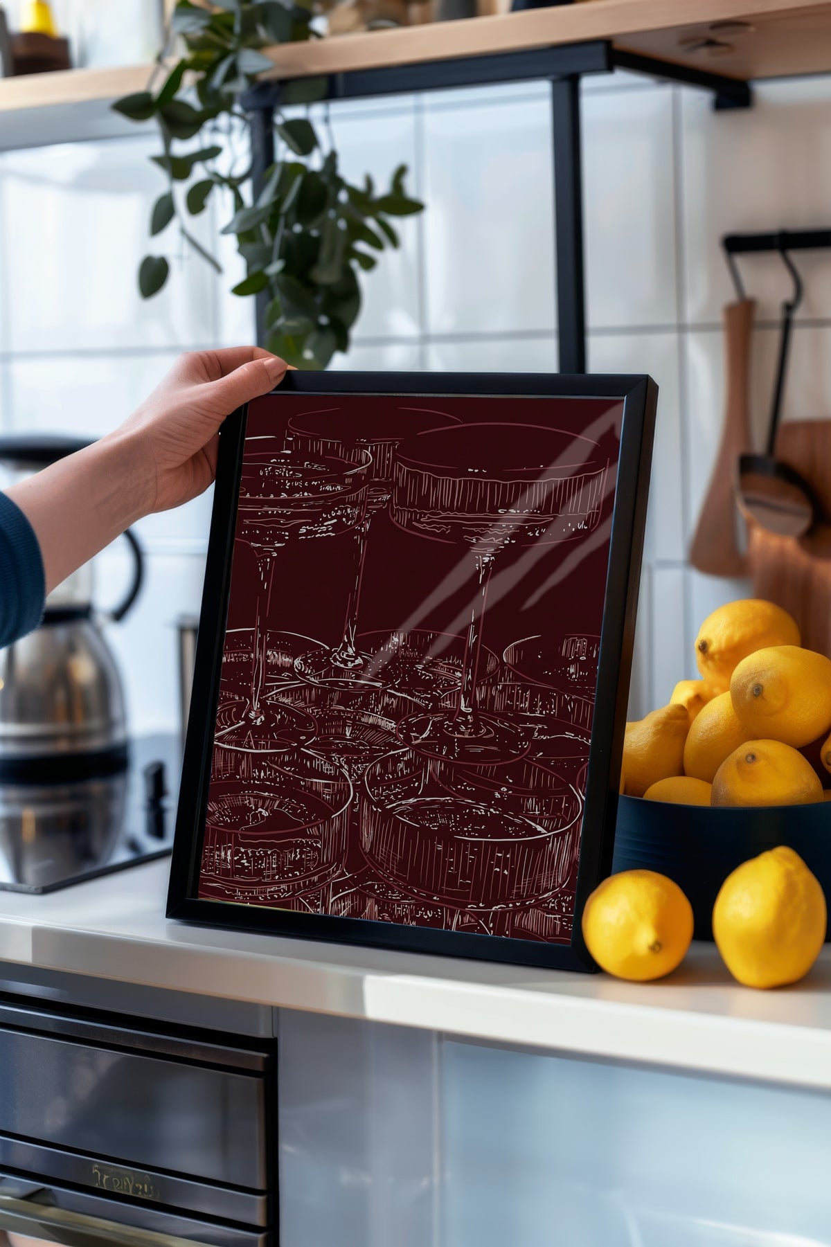 Zarif Bardak Deseni Poster – Siyah Çerçeveli Tablo