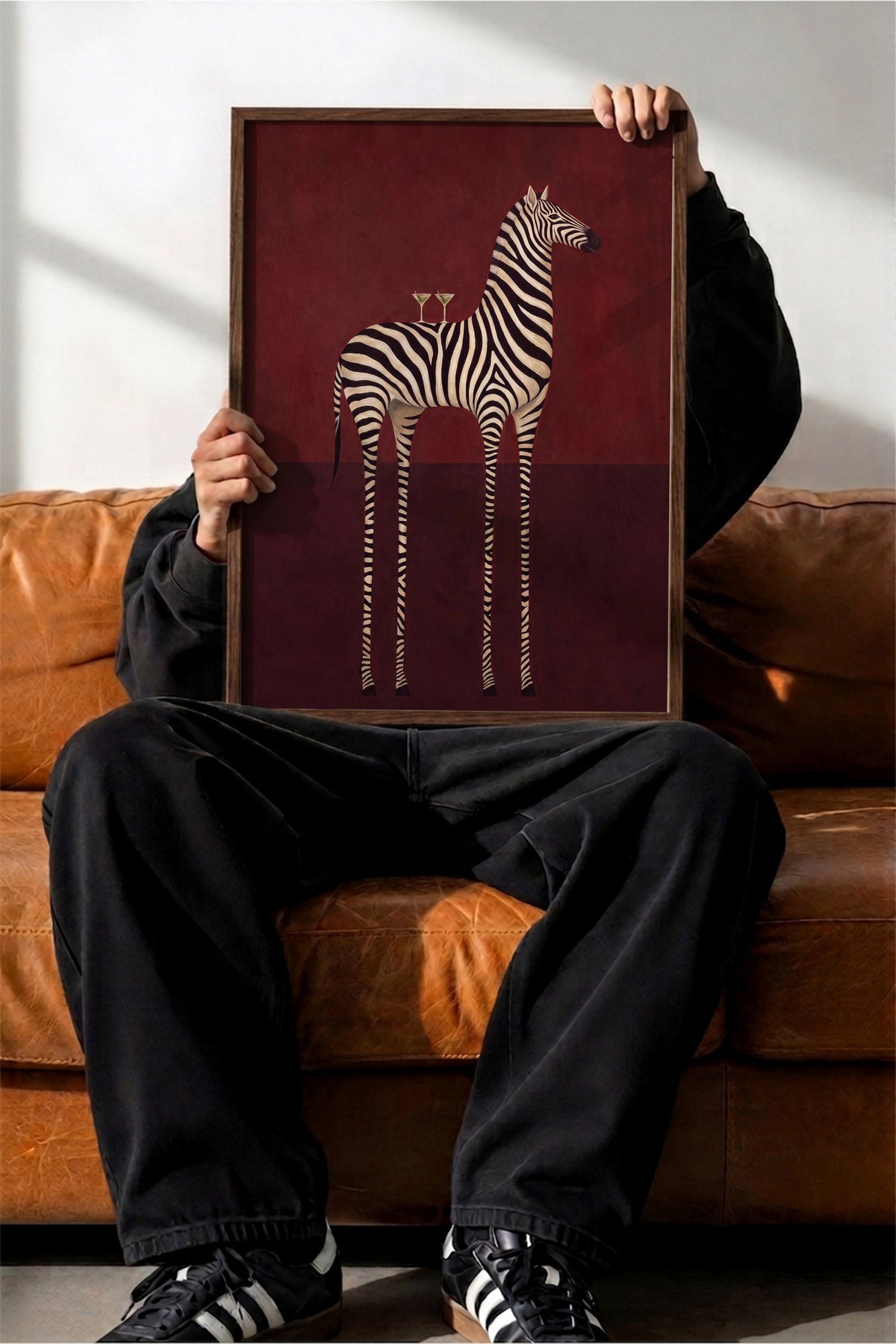 Garip Zebra Yorumu Poster – Kahverengi Çerçeveli Tablo