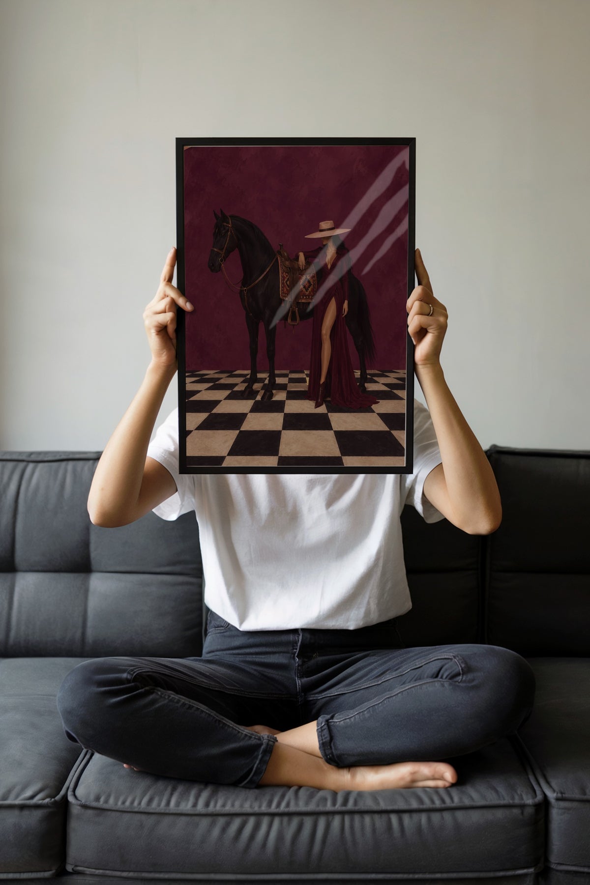 At ve Kadın Figürü Poster – Siyah Çerçeveli Tablo
