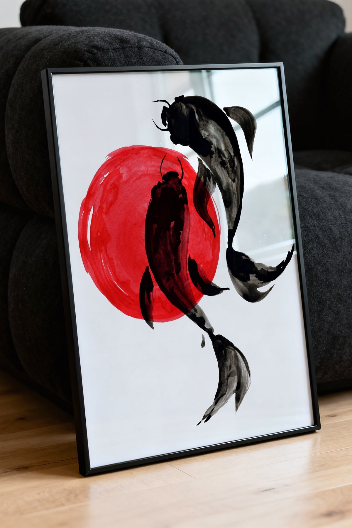 Koi Balıkları ve Kırmızı Güneş Poster – Siyah Çerçeveli Tablo