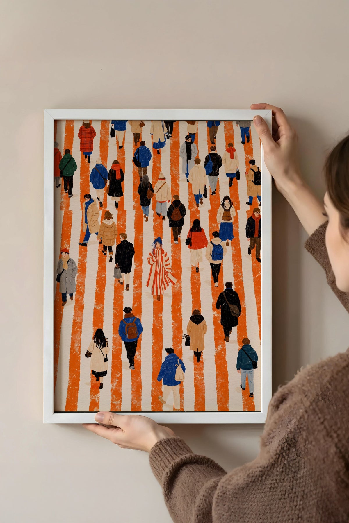 Kalabalıkta Farklılaşan Kişi Poster – Beyaz Çerçeveli Tablo