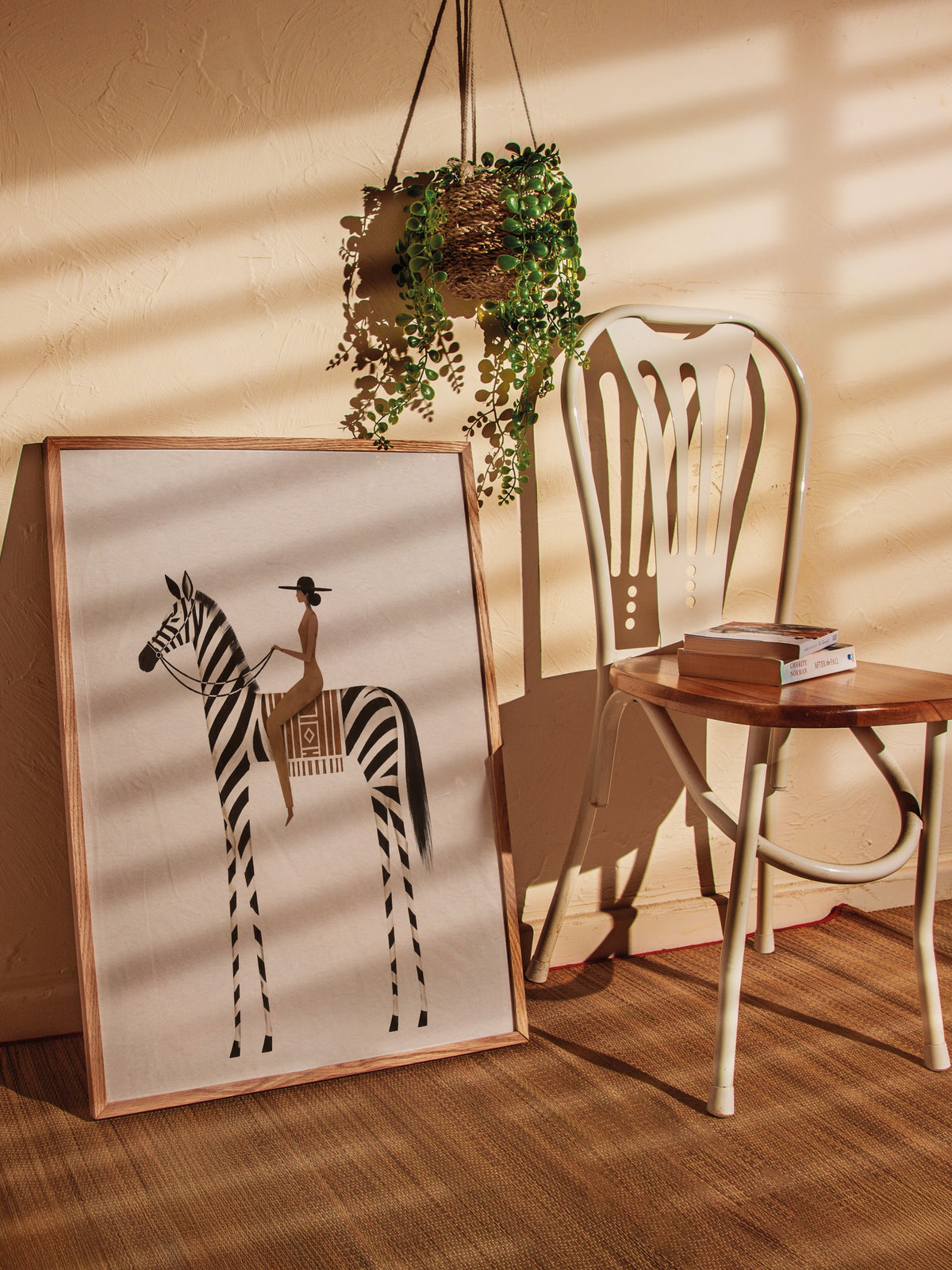 Zebra Üzerinde Oturan Kadın Poster – Ahşap Çerçeveli Tablo