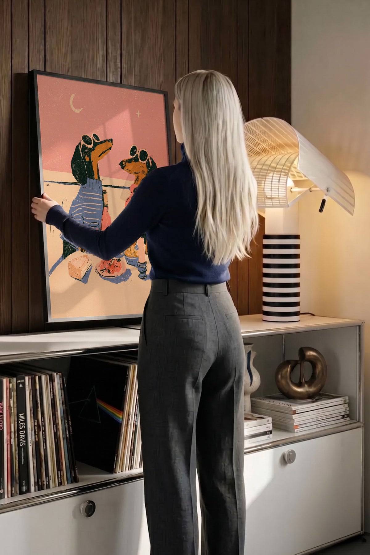 Romantik Akşam Yemeği Yiyen Köpekler Poster – Siyah Çerçeveli Tablo