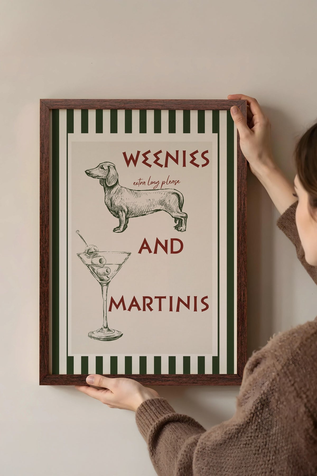 WEENIES AND MARTINIS Poster – Kahverengi Çerçeveli Tablo