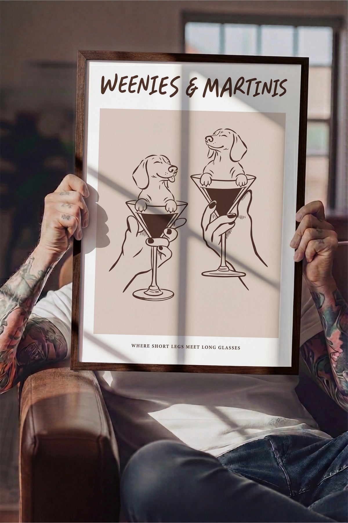 WEENIES & MARTINIS Poster – Kahverengi Çerçeveli Tablo